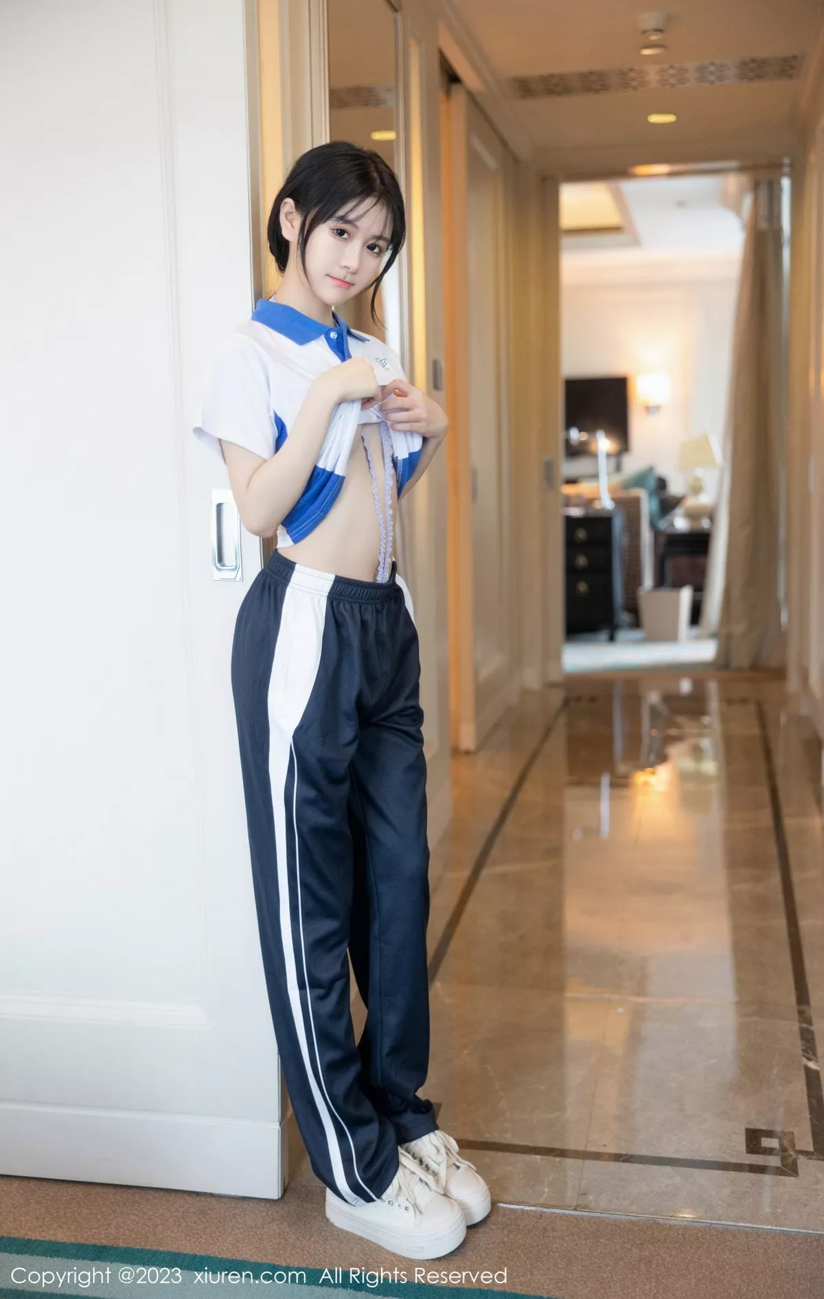 秀人集.com_[XiuRen秀人网]No.7085_模特幼幼性感学妹装扮半脱露蕾丝内衣秀完美身材迷人诱惑写真102P