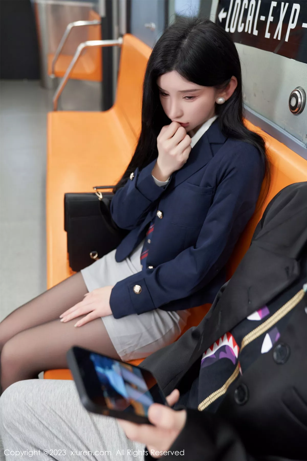 秀人集.com_[XiuRen秀人网]No.7086_女神周于希Sally地铁场景性感白色内衣配超薄黑丝完美诱惑写真100P