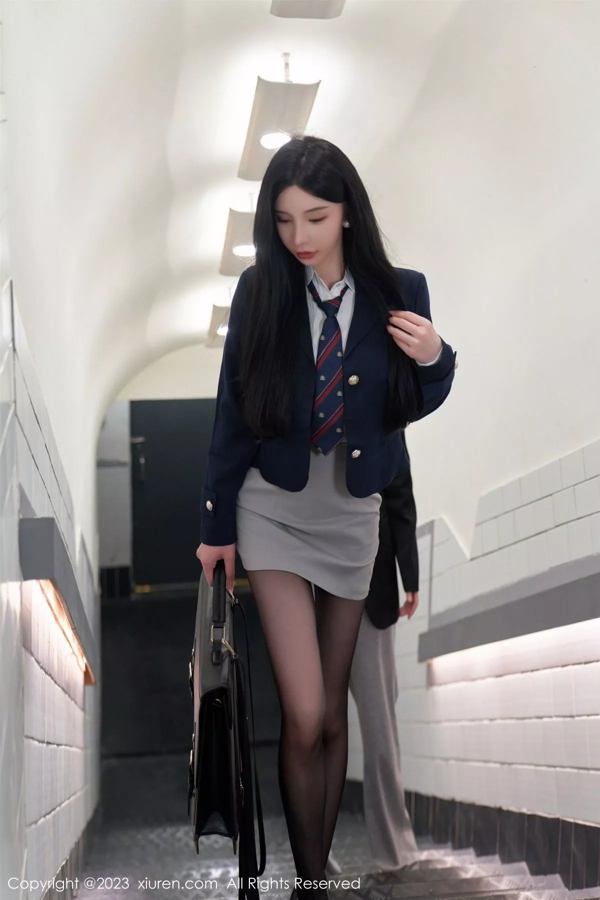 秀人集.com_[XiuRen秀人网]No.7086_女神周于希Sally地铁场景性感白色内衣配超薄黑丝完美诱惑写真100P