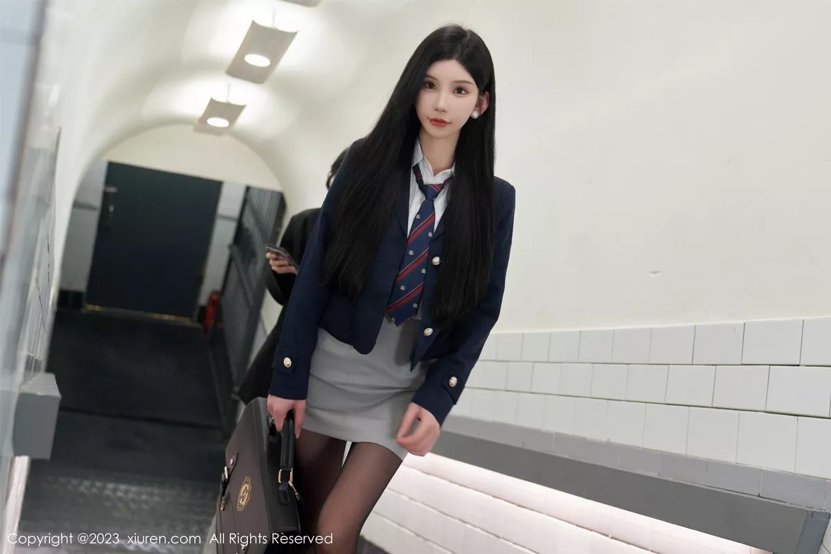 秀人集.com_[XiuRen秀人网]No.7086_女神周于希Sally地铁场景性感白色内衣配超薄黑丝完美诱惑写真100P