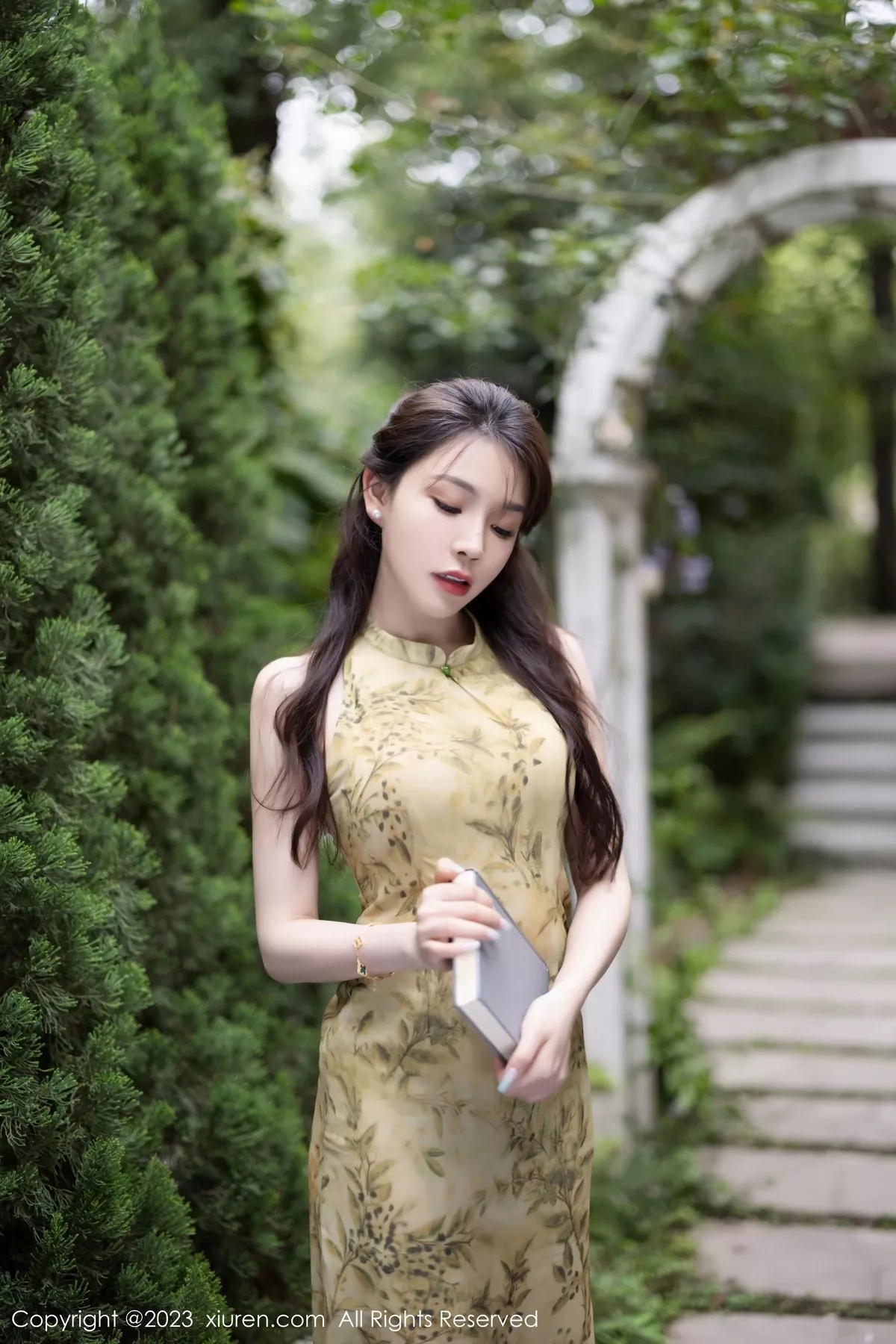 秀人集.com_[XiuRen秀人网]No.7083_女神徐莉芝Booty欧式文艺风墨绿色内衣配黑丝吊袜迷人诱惑写真81P