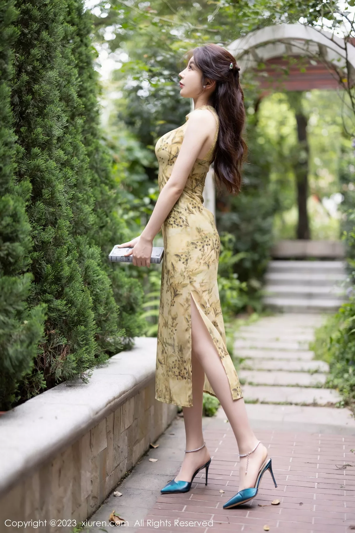 秀人集.com_[XiuRen秀人网]No.7083_女神徐莉芝Booty欧式文艺风墨绿色内衣配黑丝吊袜迷人诱惑写真81P