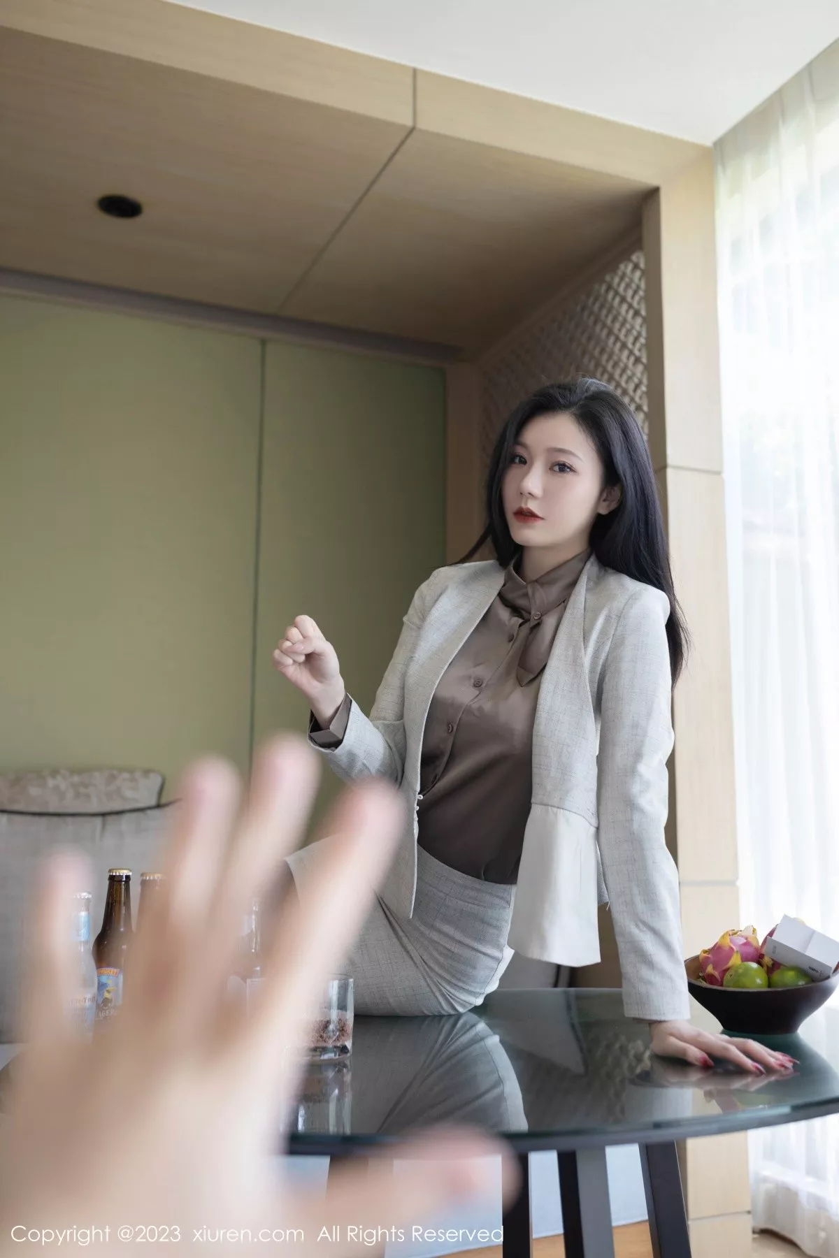 秀人集.com_[XiuRen秀人网]No.6951_模特安然anran灰色职业Ol装露红色蕾丝内衣秀曼妙身姿诱惑写真79P