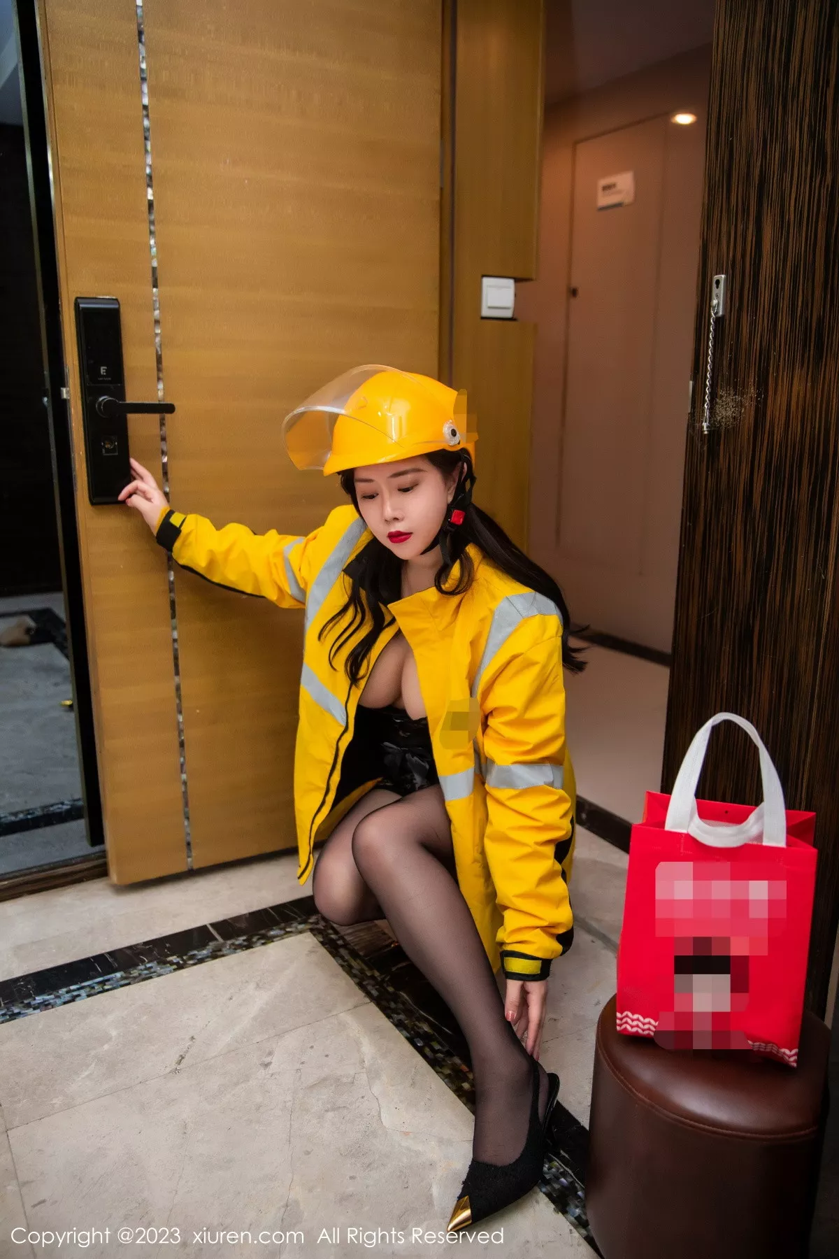 秀人集.com_[XiuRen秀人网]No.7093_模特王婉悠Queen黑色情趣蕾丝配黑丝吊袜秀丰腴身姿诱惑写真91P