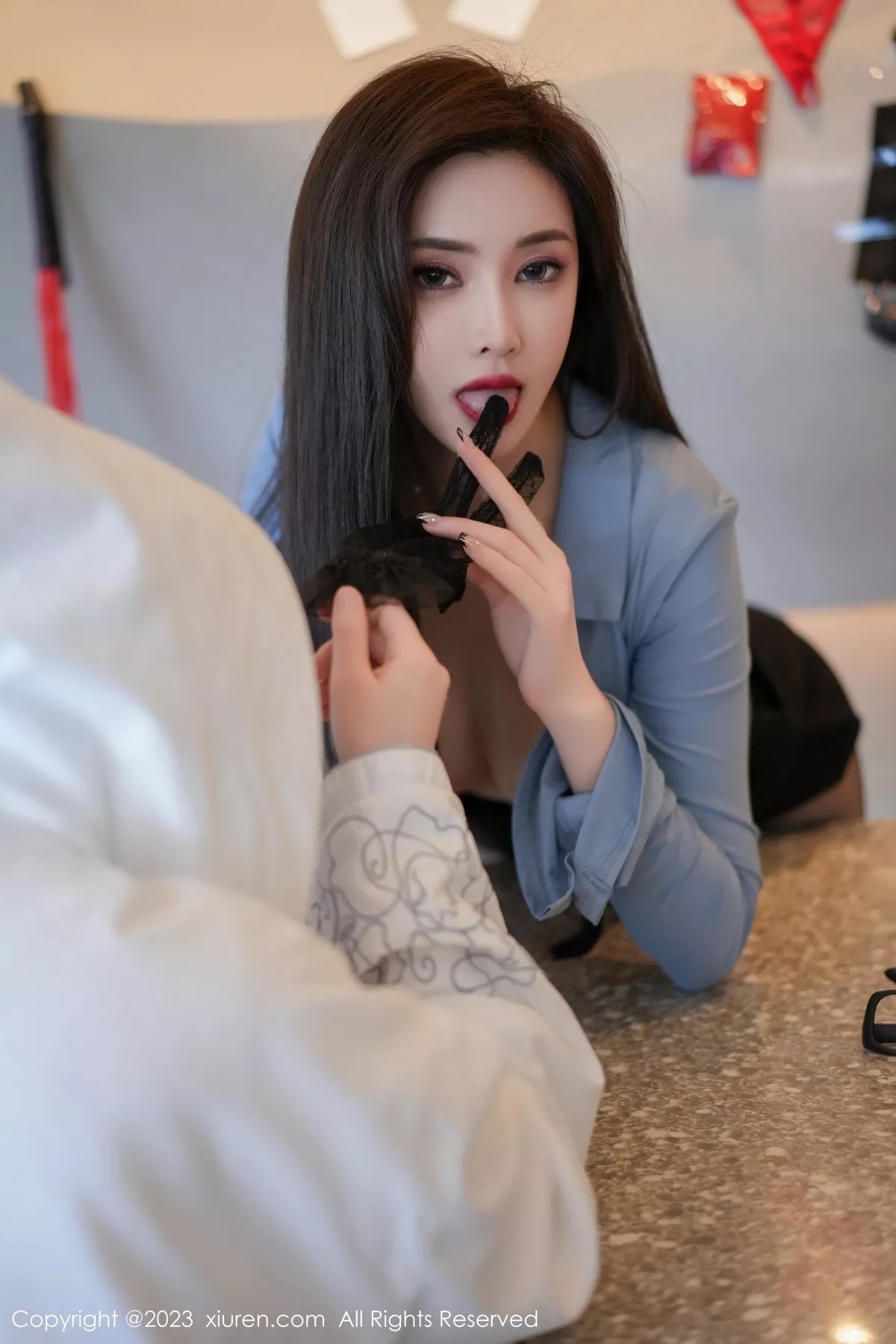 秀人集.com_[XiuRen秀人网]No.7095_女神Carol周妍希蓝衬衫配黑短裙露开档黑丝秀翘臀美腿诱惑写真76P