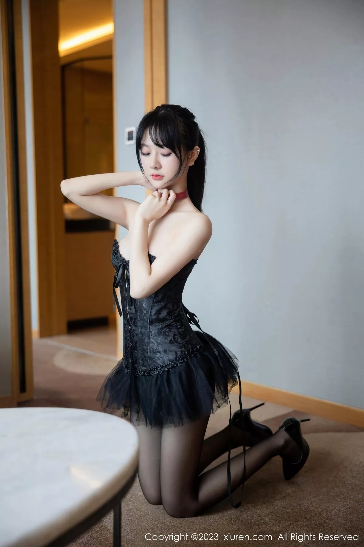 秀人集.com_[XiuRen秀人网]No.6961_模特幼幼性感黑色露肩礼裙配超薄黑丝秀完美身材惹火诱惑写真82P
