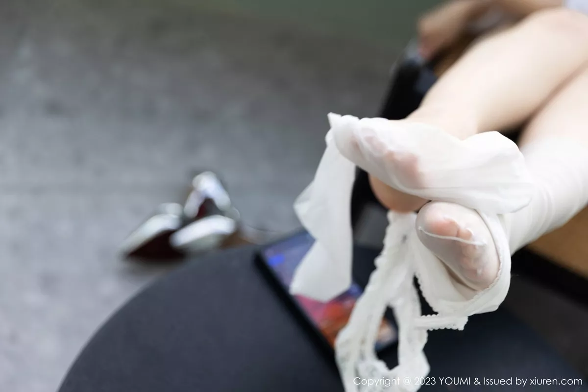 秀人集.com_[YouMi尤蜜荟]Vol.954_模特允爾浅色轻透缕空服饰配白丝吊袜秀豪乳翘臀惹火诱惑写真79P