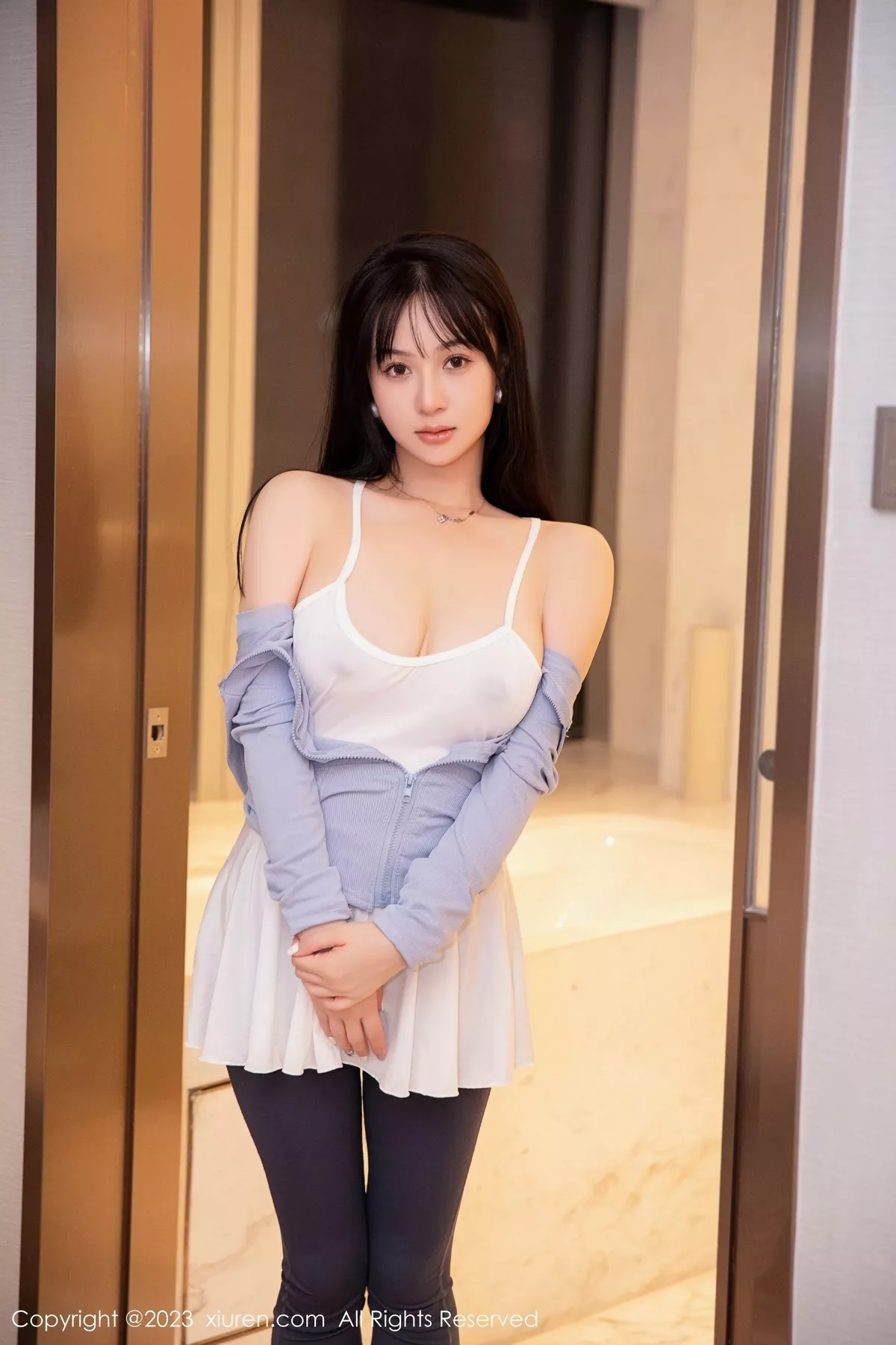 秀人集.com_[XiuRen秀人网]No.6968_模特柚琪Rich浴室场景性感白色轻透吊带服秀丰满身材诱惑写真83P