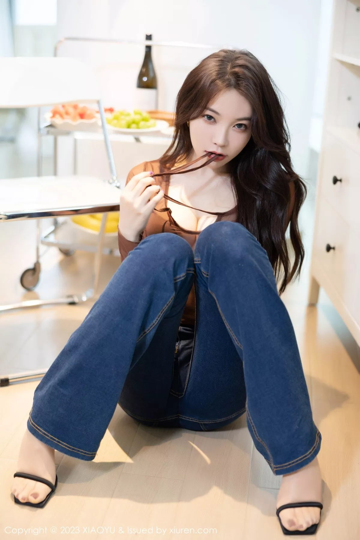 秀人集.com_[XiaoYu画语界]Vol.1055_女神徐莉芝Booty性感咖啡色内衣配开档肉丝秀曼妙身姿诱惑写真83P