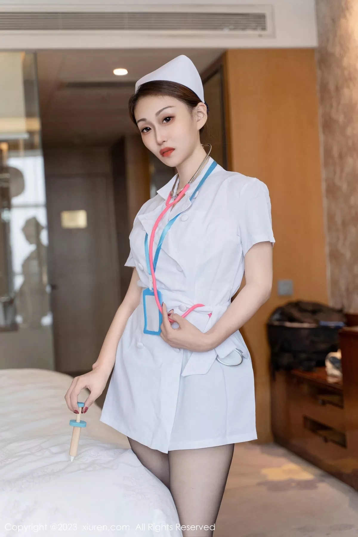 秀人集.com_[XiuRen秀人网]No.6971_模特妖-Baby性感白色护士服饰配超薄黑丝秀完美身材诱惑写真67P