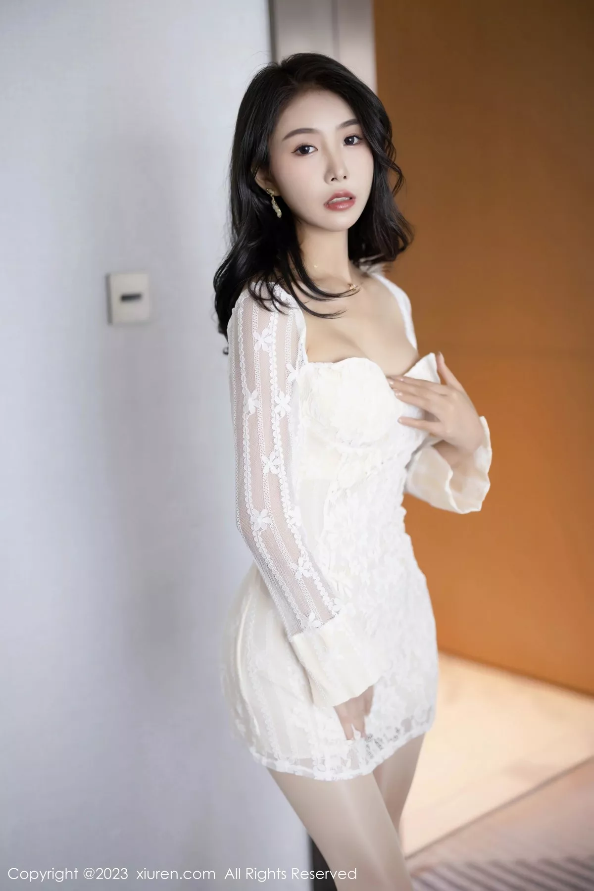 秀人集.com_[XiuRen秀人网]No.6974_模特苏苏阿性感白色比基尼服饰配开档肉丝秀曼妙身姿诱惑写真81P