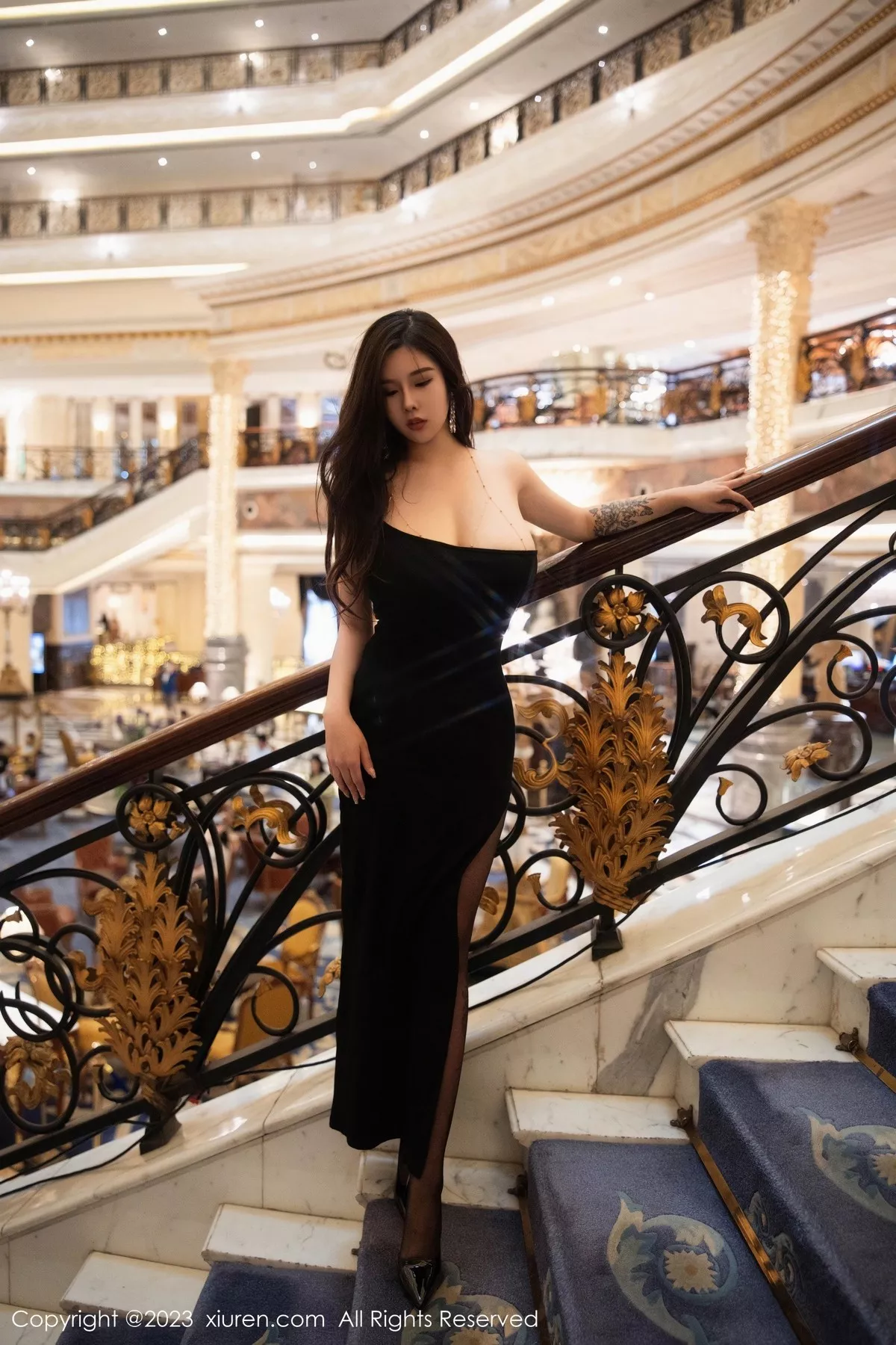 秀人集.com_[XiuRen秀人网]No.6973_模特周思乔Betty性感黑色露肩短裙半脱秀豪乳遮点极致诱惑写真80P