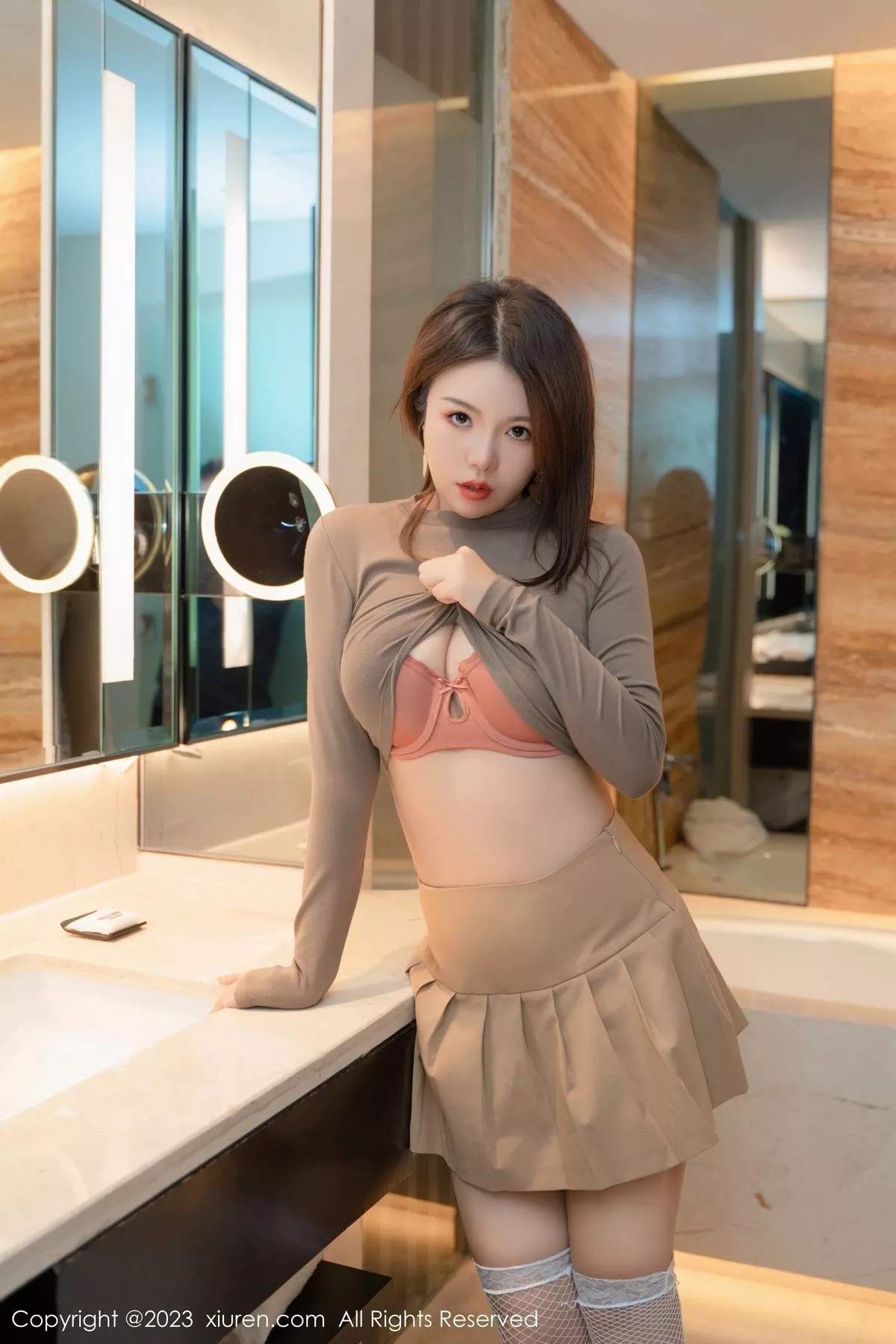 秀人集.com_[XiuRen秀人网]No.6972_模特陆萱雅浴室性感淡红色内衣配白色丝袜秀丰满身材诱惑写真56P