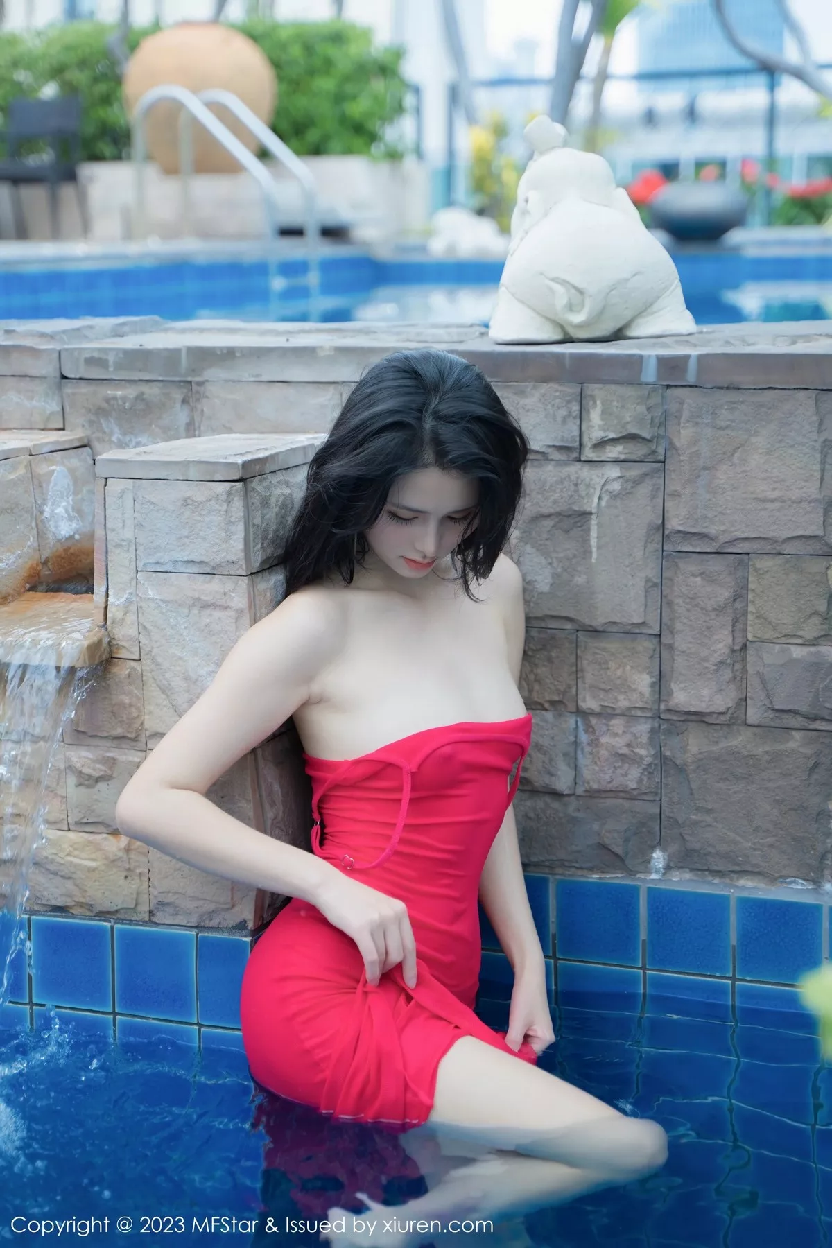 秀人集.com_[MFStar模范学院]Vol.629_模特艾希儿性感玫红吊带短裙半脱秀曼妙苗条身材迷人诱惑写真57P