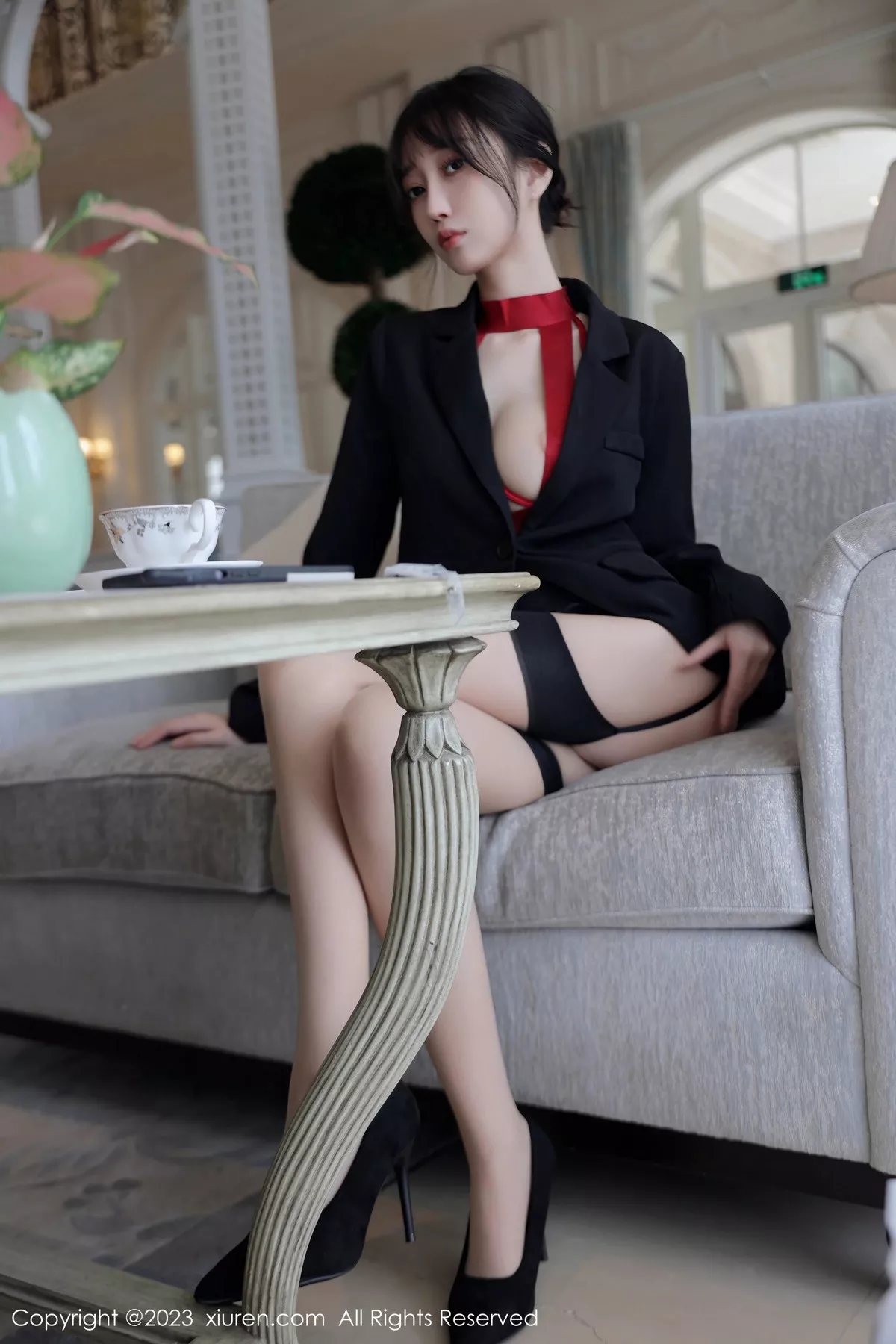 秀人集.com_[XiuRen秀人网]No.7102_模特玥儿玥er脱深色西服露性感红色情趣服配黑丝吊袜诱惑写真63P