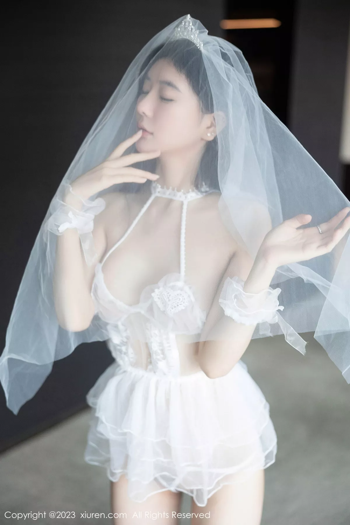 秀人集.com_[XiuRen秀人网]No.7165_模特幼幼性感白色情趣婚纱服饰配白色丝袜秀完美身材诱惑写真89P