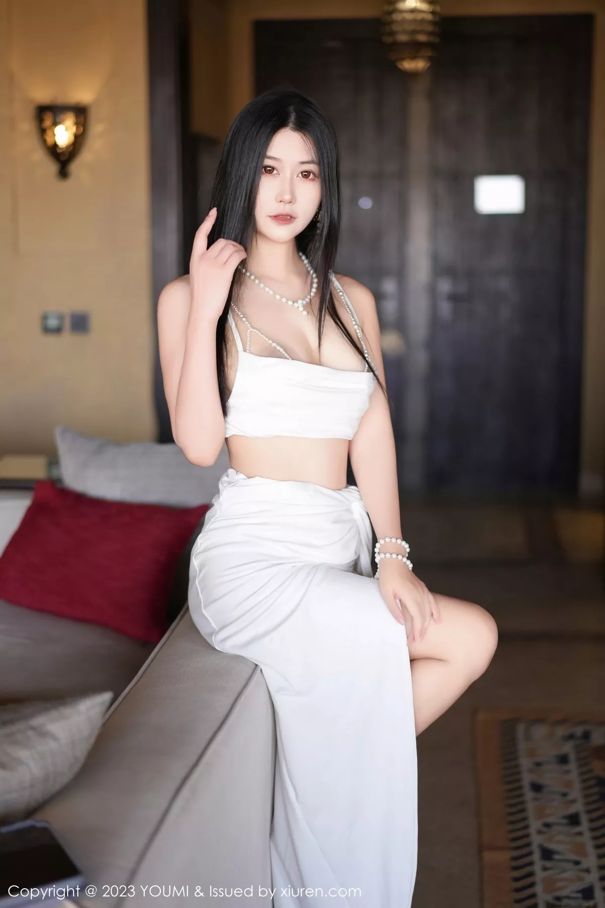 秀人集.com_[YouMi尤蜜荟]Vol.971_模特laura阿姣性感白色上衣配长裙露链式情趣内衣惹火诱惑写真79P