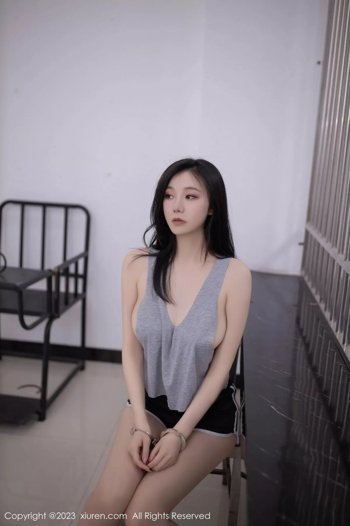 秀人集.com_[XiuRen秀人网]No.7170_模特安然anran女子审问室主题灰色上衣配黑色短裤完美诱惑写真79P