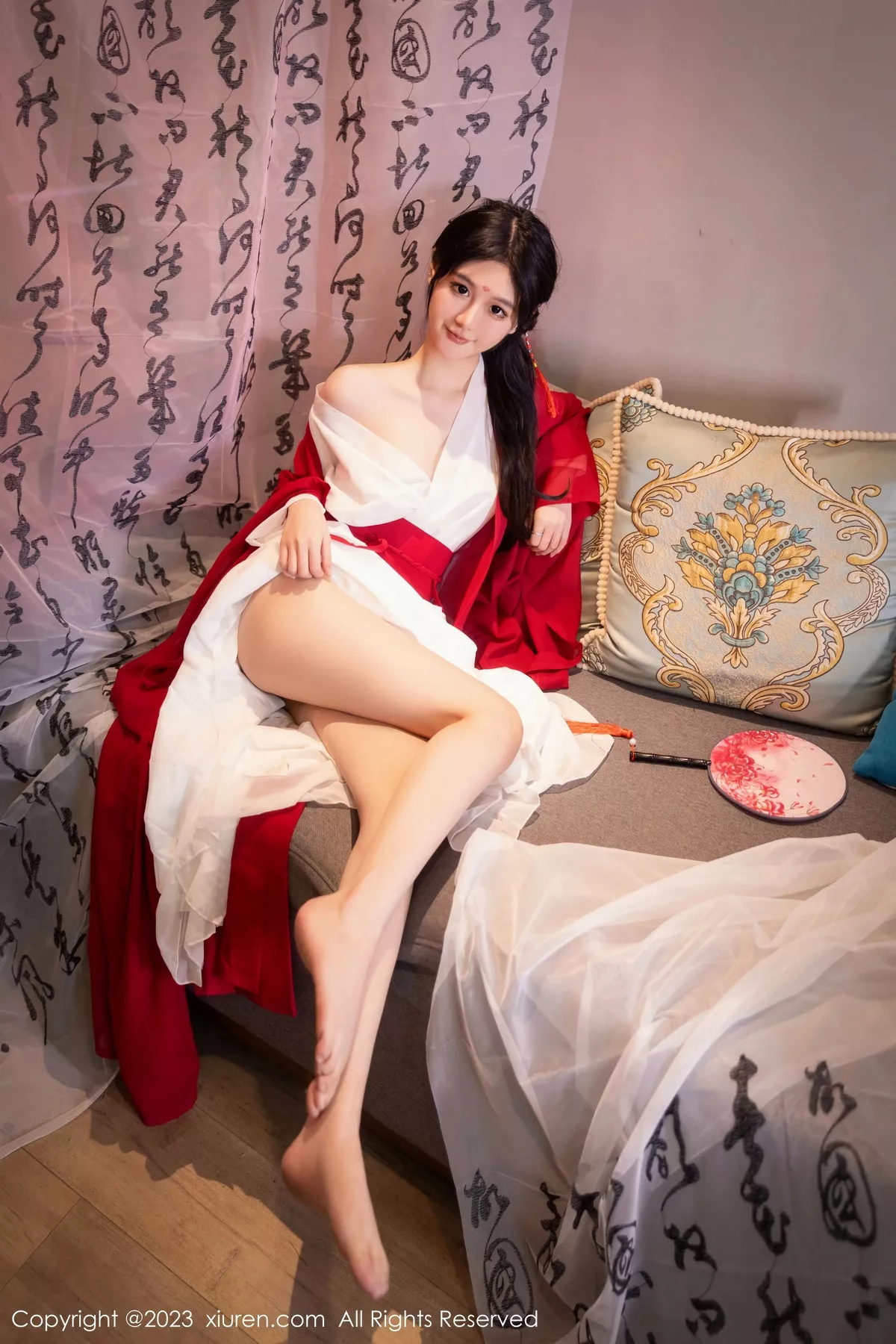 秀人集.com_[XiuRen秀人网]No.7192_模特幼幼私房古风场景性感红色古装服半脱秀完美身材诱惑写真92P