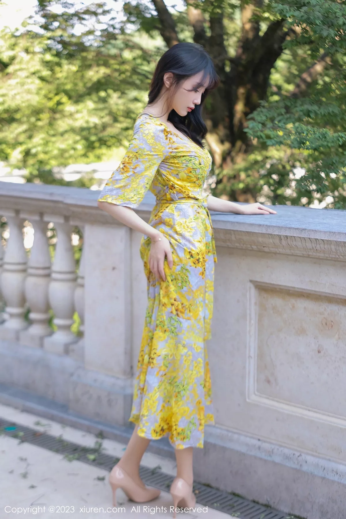 秀人集.com_[XiuRen秀人网]No.7186_模特玥儿玥er性感黄色花纹长裙露粉色内衣配开档肉丝诱惑写真71P