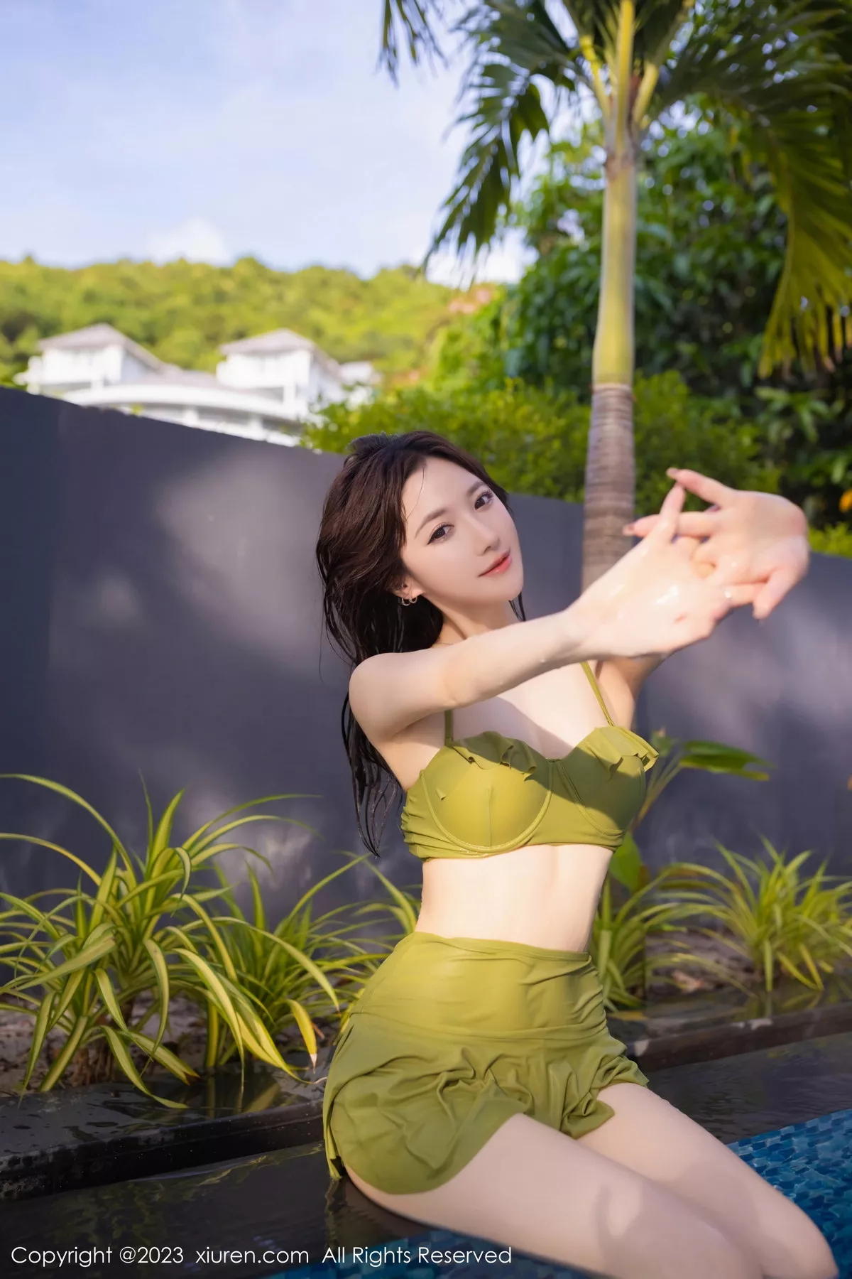 秀人集.com_[XiuRen秀人网]No.7189_模特鱼子酱Fish泳池场景性感果绿色比基尼秀曼妙身姿诱惑写真80P