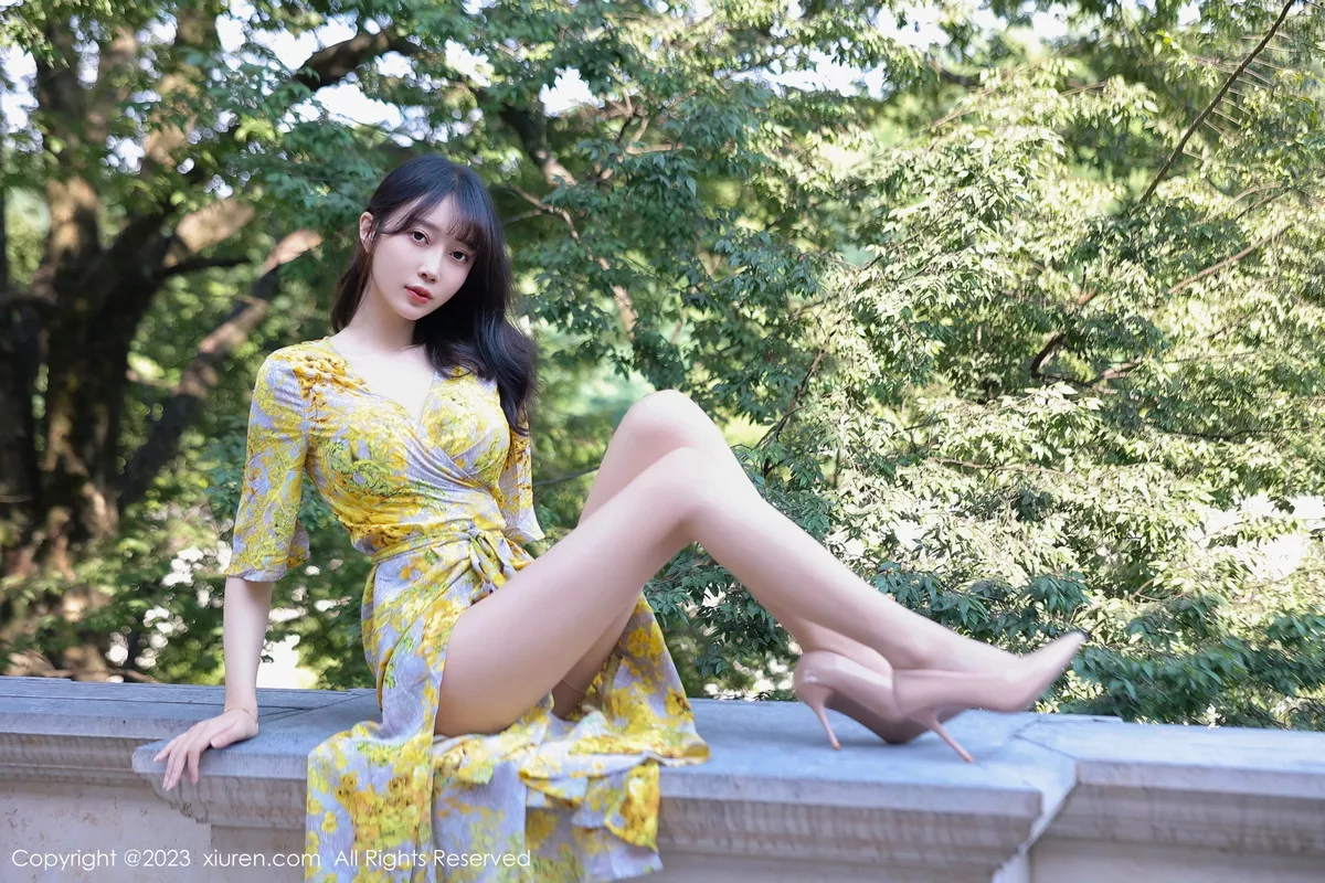 秀人集.com_[XiuRen秀人网]No.7186_模特玥儿玥er性感黄色花纹长裙露粉色内衣配开档肉丝诱惑写真71P