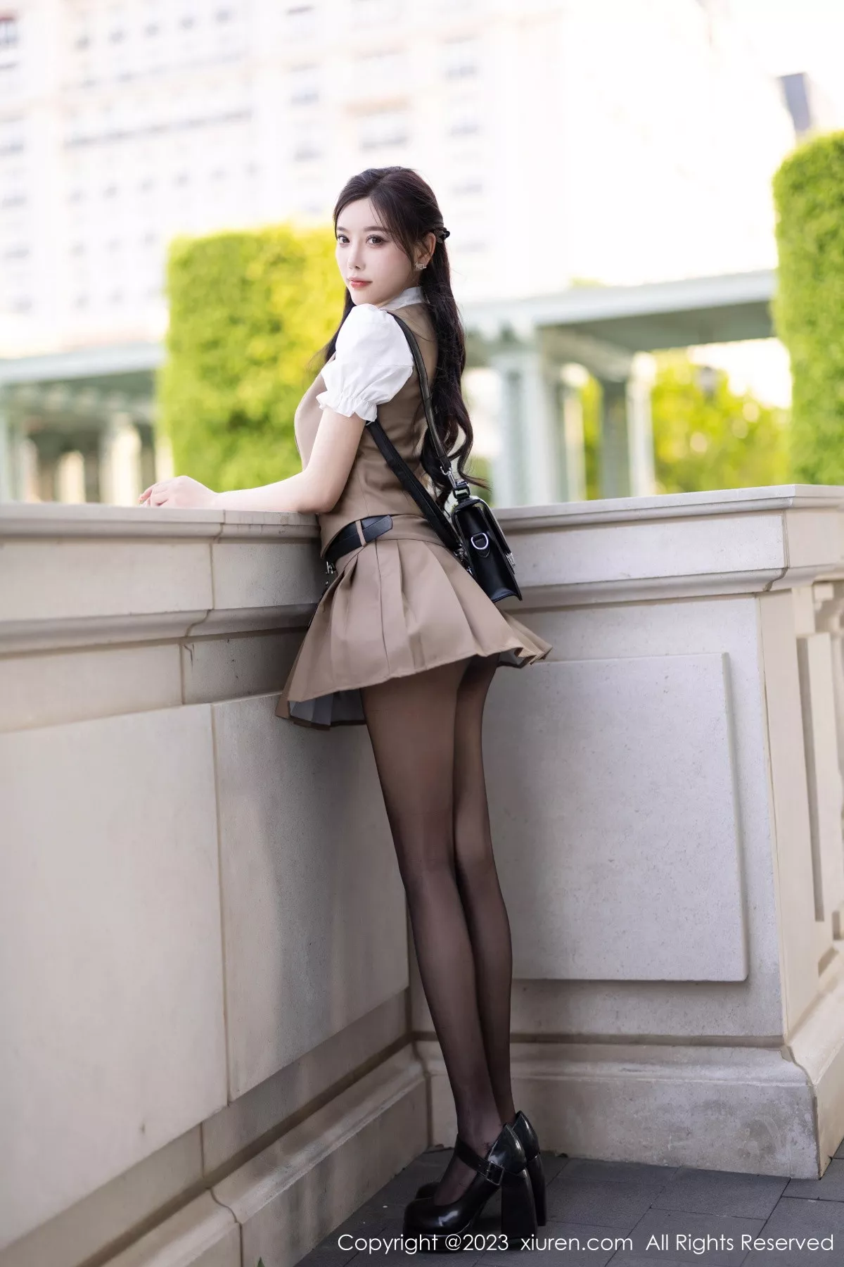 秀人集.com_[XiuRen秀人网]No.7202_女神杨晨晨Yome杏色短裙套装露粉色内衣配超薄黑丝诱惑写真90P