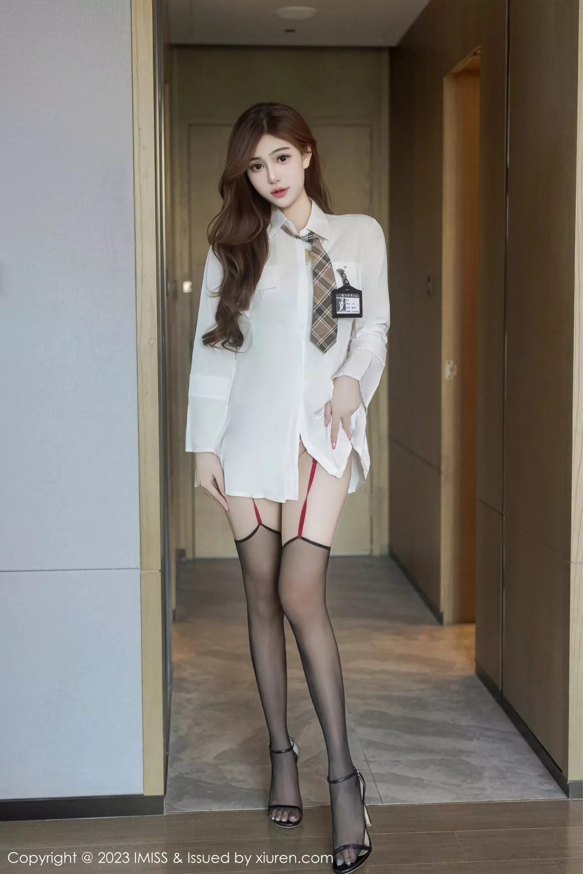 秀人集.com_[IMISS爱蜜社]Vol.741_气质女神Lavinia性感薄透白T露浅色内衣秀凹凸身材完美诱惑写真42P