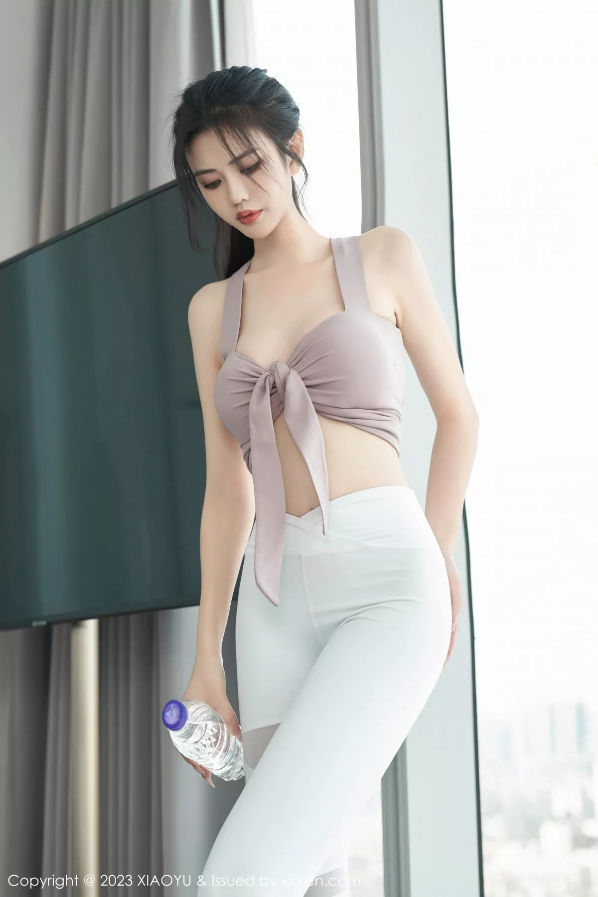 秀人集.com_[XiuRen秀人网]No.7213_模特浅浅Danny粉灰色上衣配简约白色长裤秀曼妙身姿诱惑写真82P