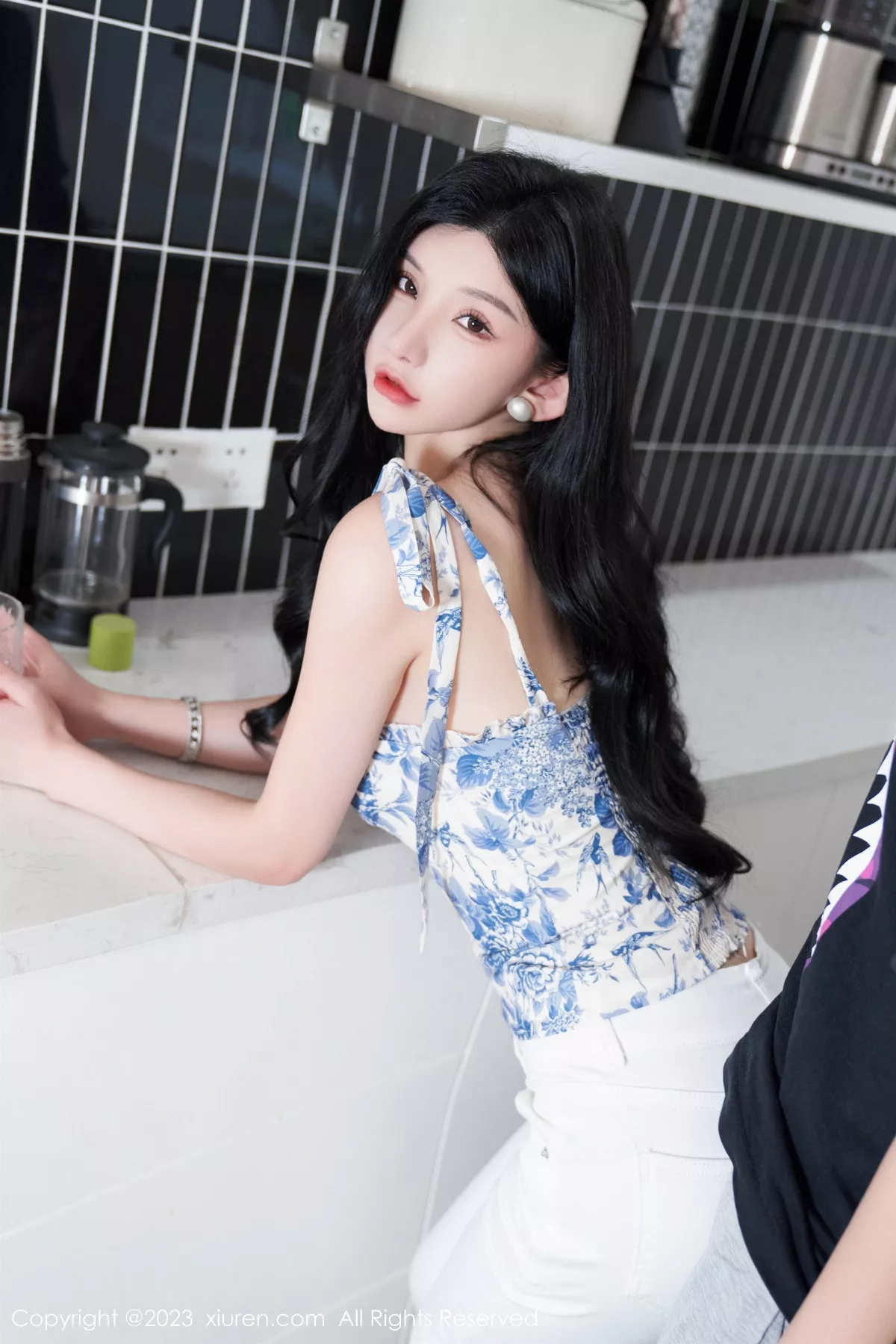 秀人集.com_[XiuRen秀人网]No.7225_女神周于希Sally性感白色短款夏日装配开档肉丝撩人诱惑写真102P