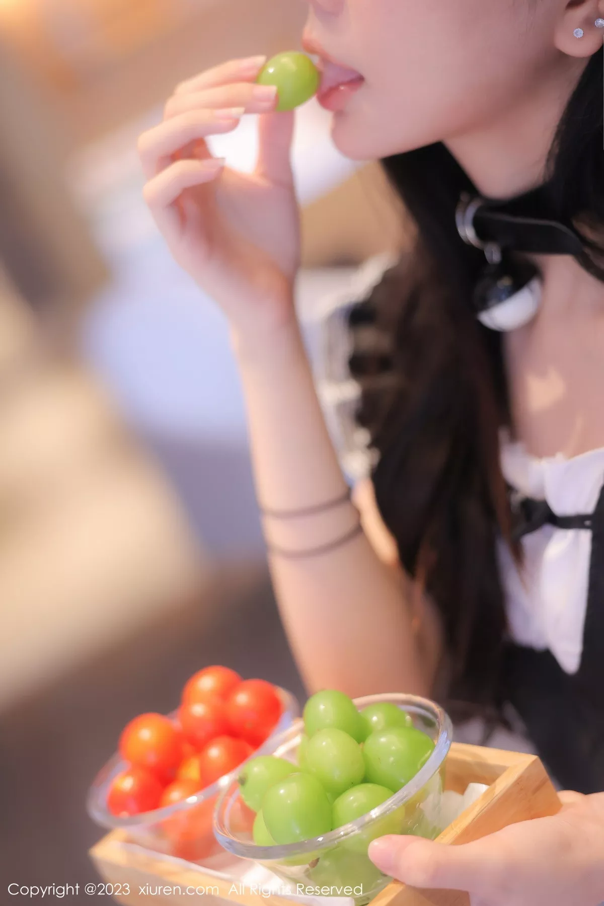 秀人集.com_[XiuRen秀人网]No.7237_模特幼幼性感白黑色女仆服配超薄黑丝秀完美身材迷人诱惑写真103P