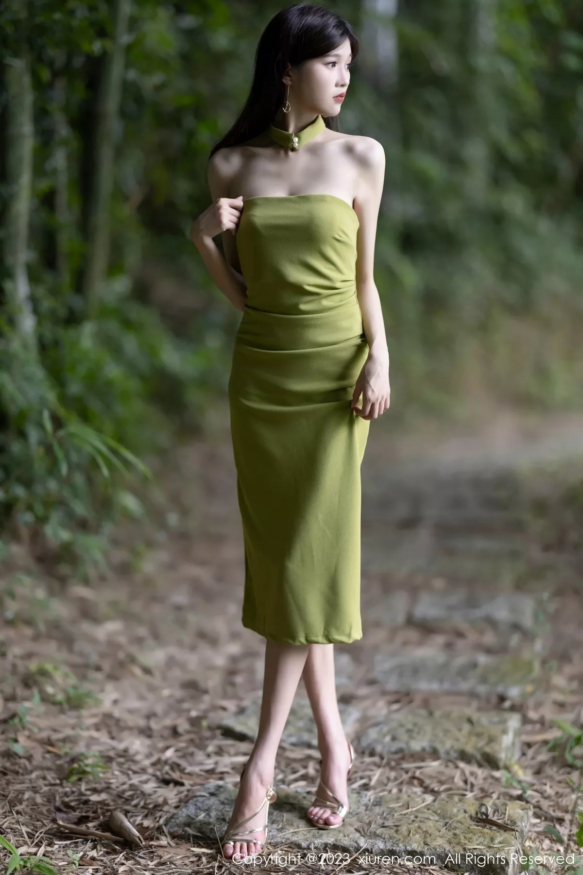 秀人集.com_[XiuRen秀人网]No.7241_模特程程程性感果绿连衣长裙+链式情趣内衣秀完美身材诱惑写真83P