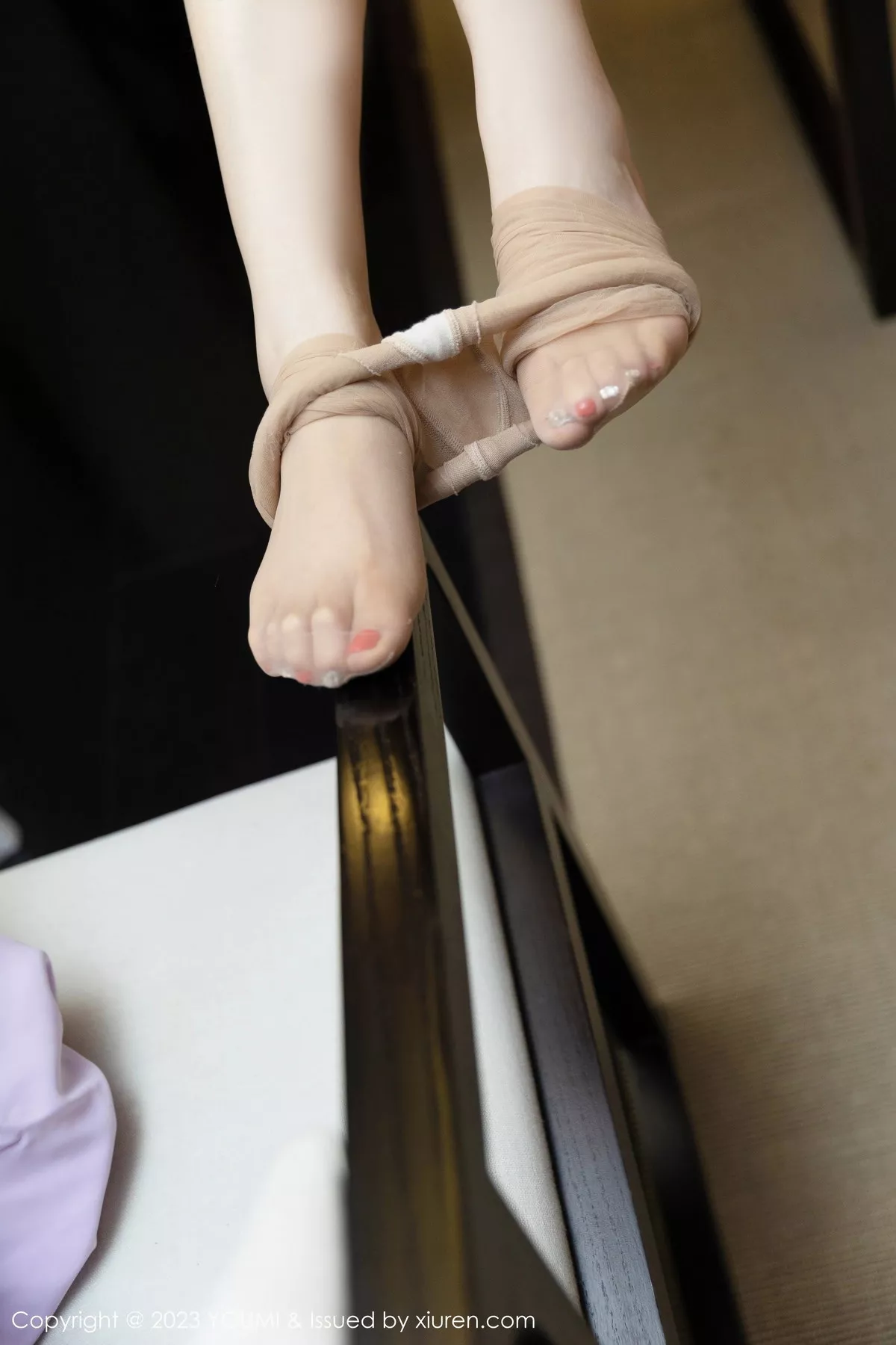 秀人集.com_[YouMi尤蜜荟]Vol.976_女神Carol周妍希性感浅色连衣长裙配超薄无内肉丝惹火诱惑写真81P