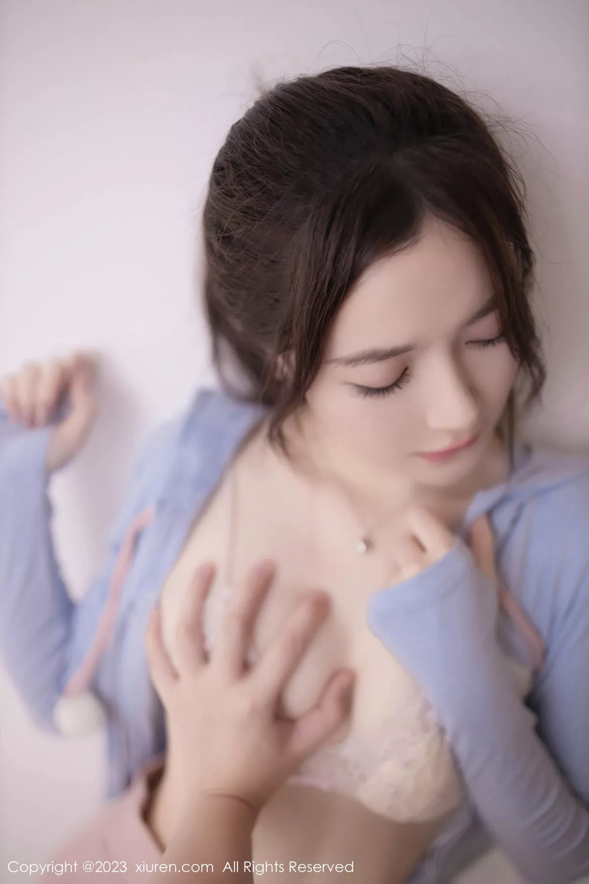 秀人集.com_[XiuRen秀人网]No.7120_模特鱼子酱Fish半脱露性感浅粉色蕾丝内衣秀曼妙身姿诱惑写真80P