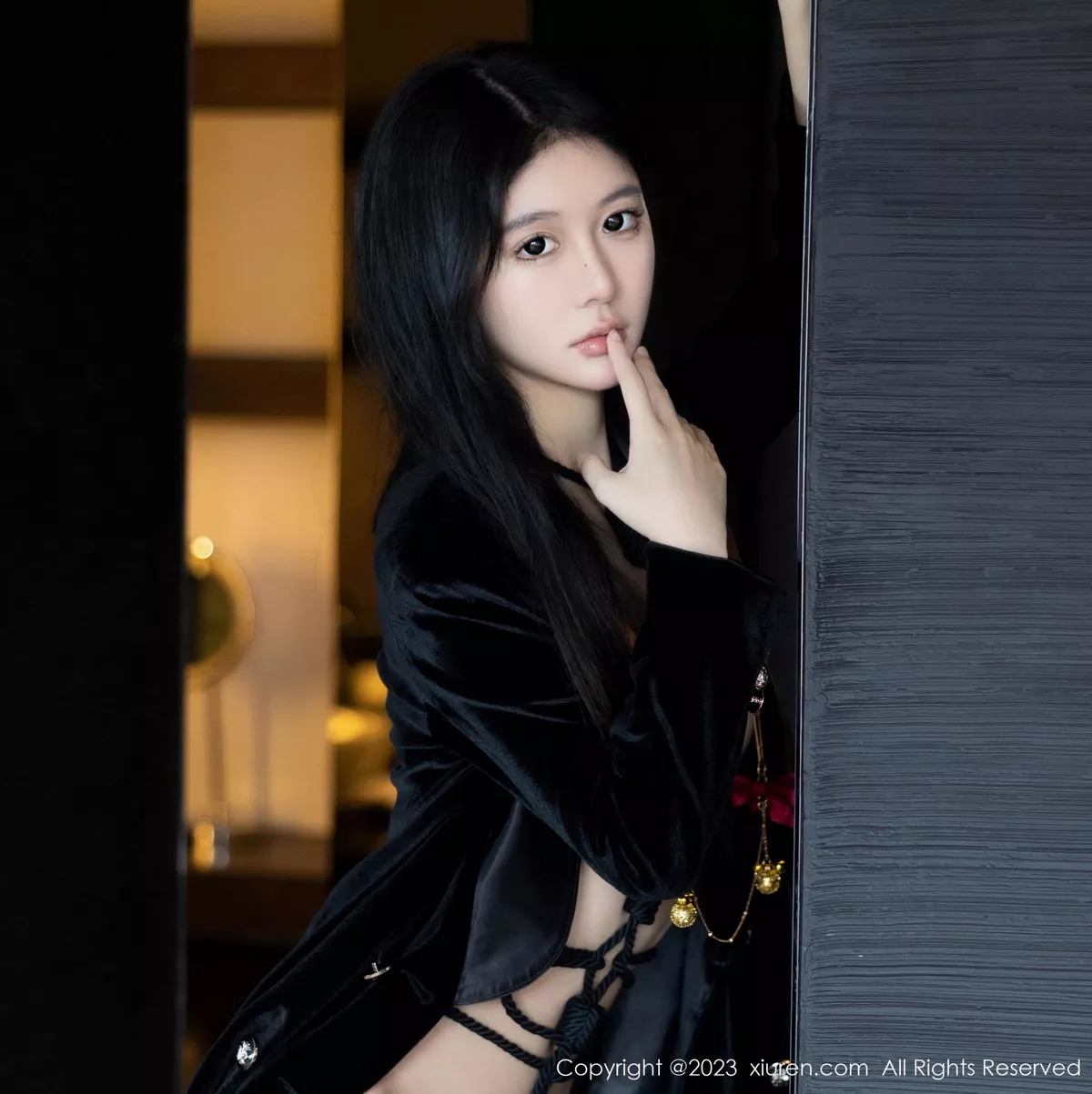 秀人集.com_[XiuRen秀人网]No.7121_模特幼幼脱黑外衣露性感绳式情趣内衣秀火辣身材极致诱惑写真84P