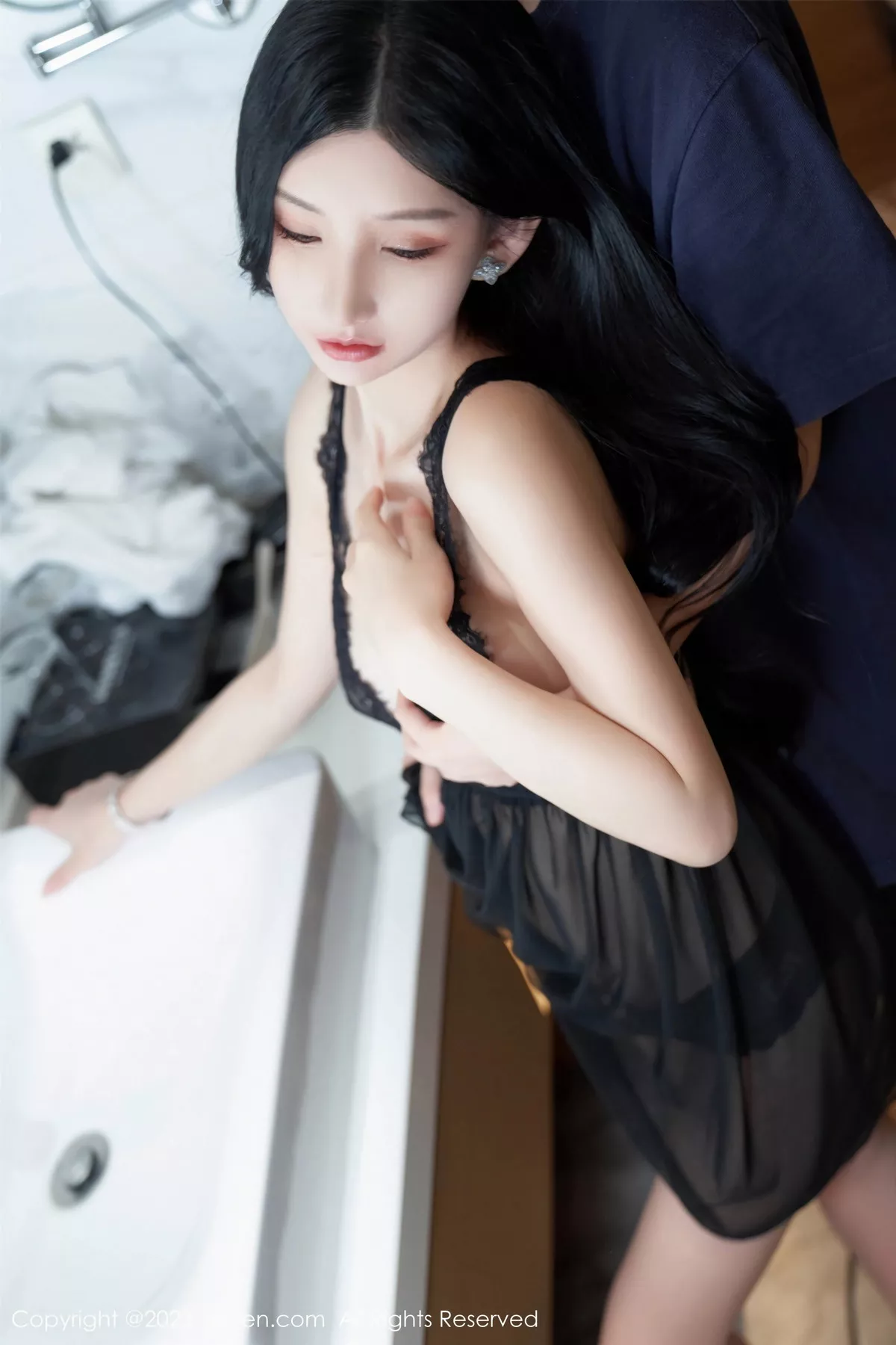 秀人集.com_[XiuRen秀人网]No.7122_女神周于希Sally性感吊带裙+黑色蕾丝睡裙秀完美身材诱惑写真100P