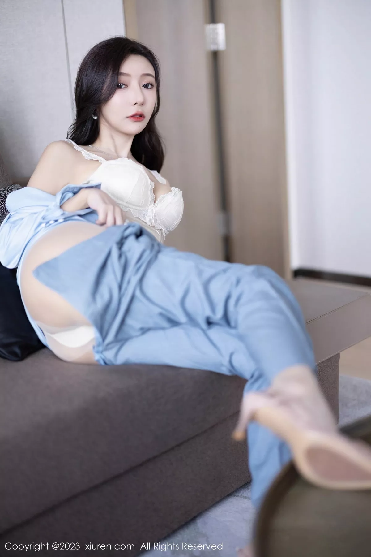 秀人集.com_[XiuRen秀人网]No.7123_女神王馨瑶yanni浅色Ol服饰露白色蕾丝内衣配超薄肉丝诱惑写真85P