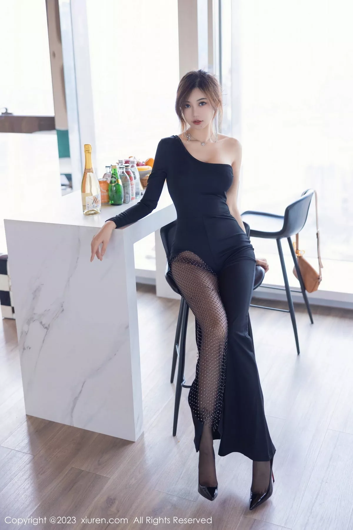 秀人集.com_[XiuRen秀人网]No.7117_女神绮里嘉ula性感黑色连衣长裙露黑色蕾丝内衣完美诱惑写真82P