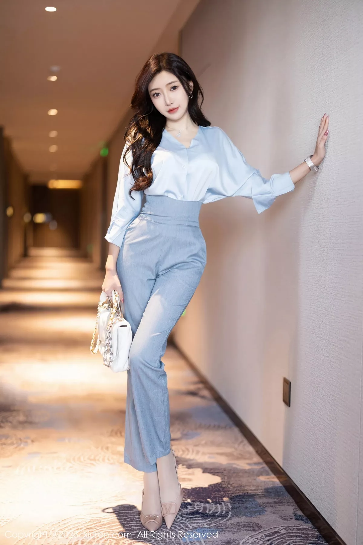 秀人集.com_[XiuRen秀人网]No.7123_女神王馨瑶yanni浅色Ol服饰露白色蕾丝内衣配超薄肉丝诱惑写真85P