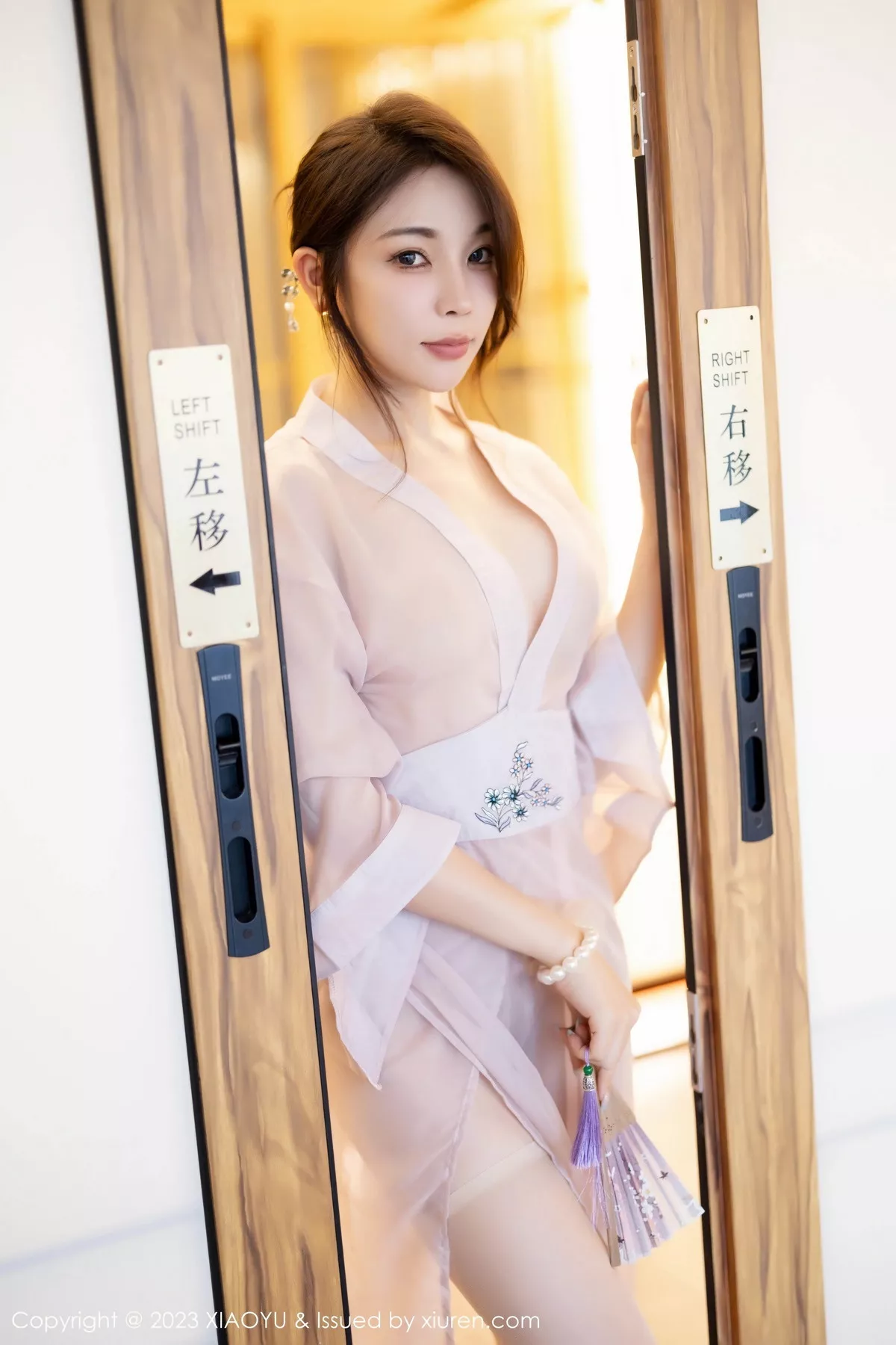 秀人集.com_[XiaoYu画语界]Vol.1076_女神徐莉芝Booty性感轻透薄纱服配超薄肉丝秀曼妙身姿诱惑写真84P