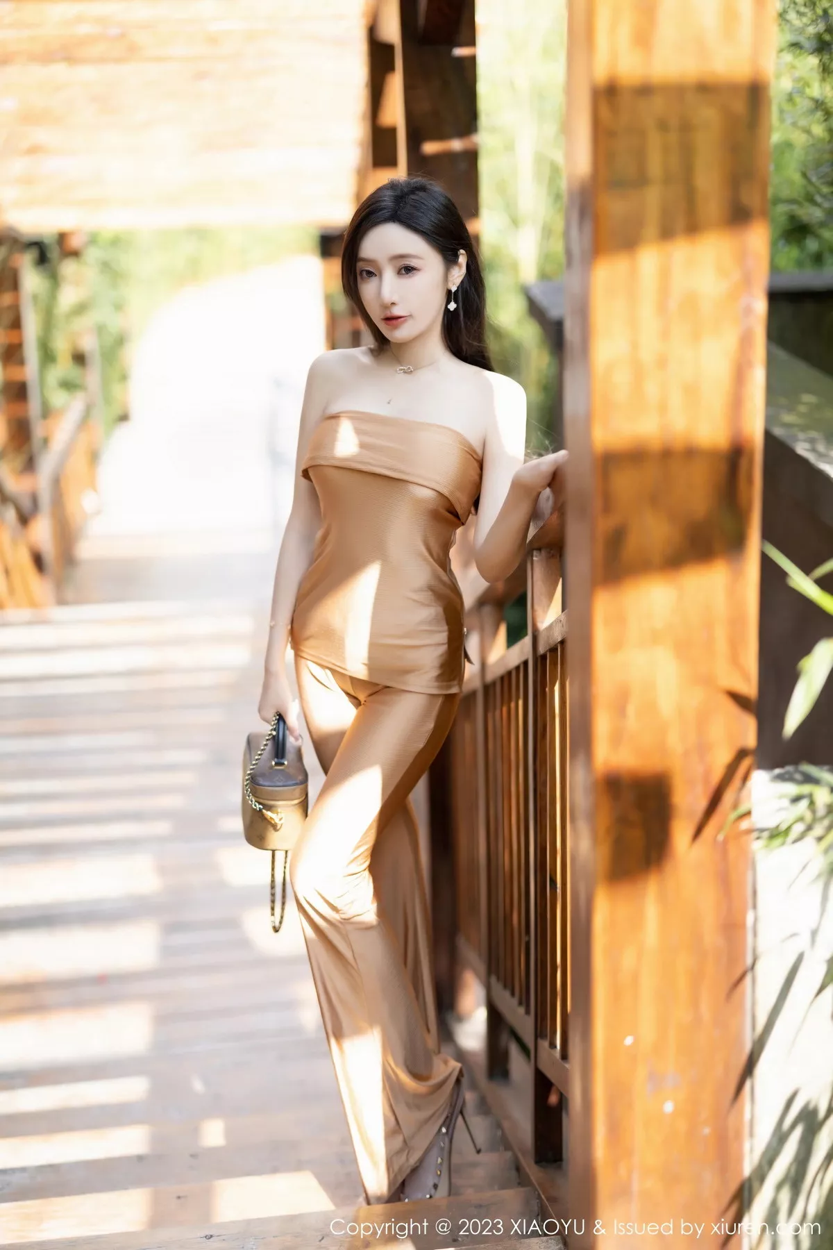 秀人集.com_[XiaoYu画语界]Vol.1079_女神王馨瑶yanni杏色服饰+白色蕾丝情趣内衣秀惹火身材诱惑写真84P