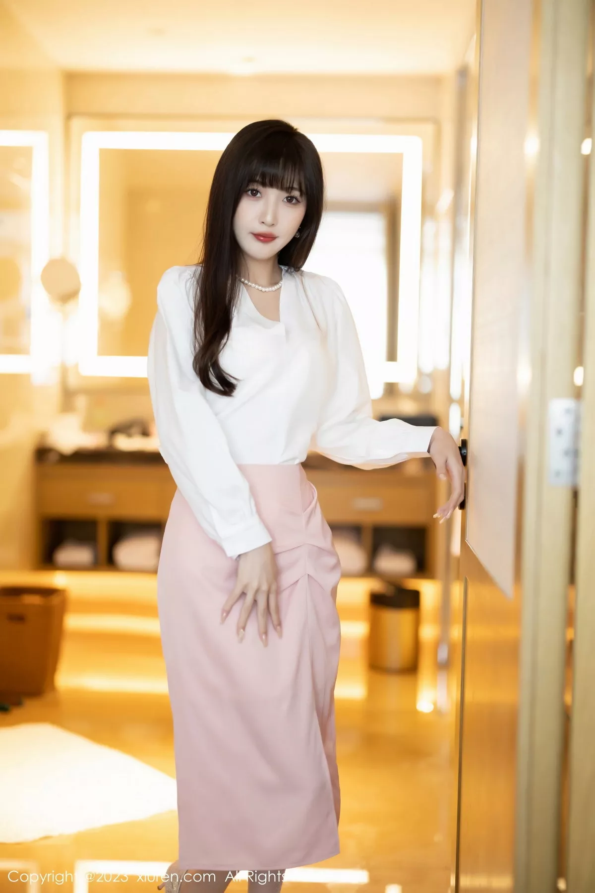 秀人集.com_[XiuRen秀人网]No.7147_模特林星阑半脱露性感白色内衣配原色丝袜秀曼妙身姿诱惑写真83P