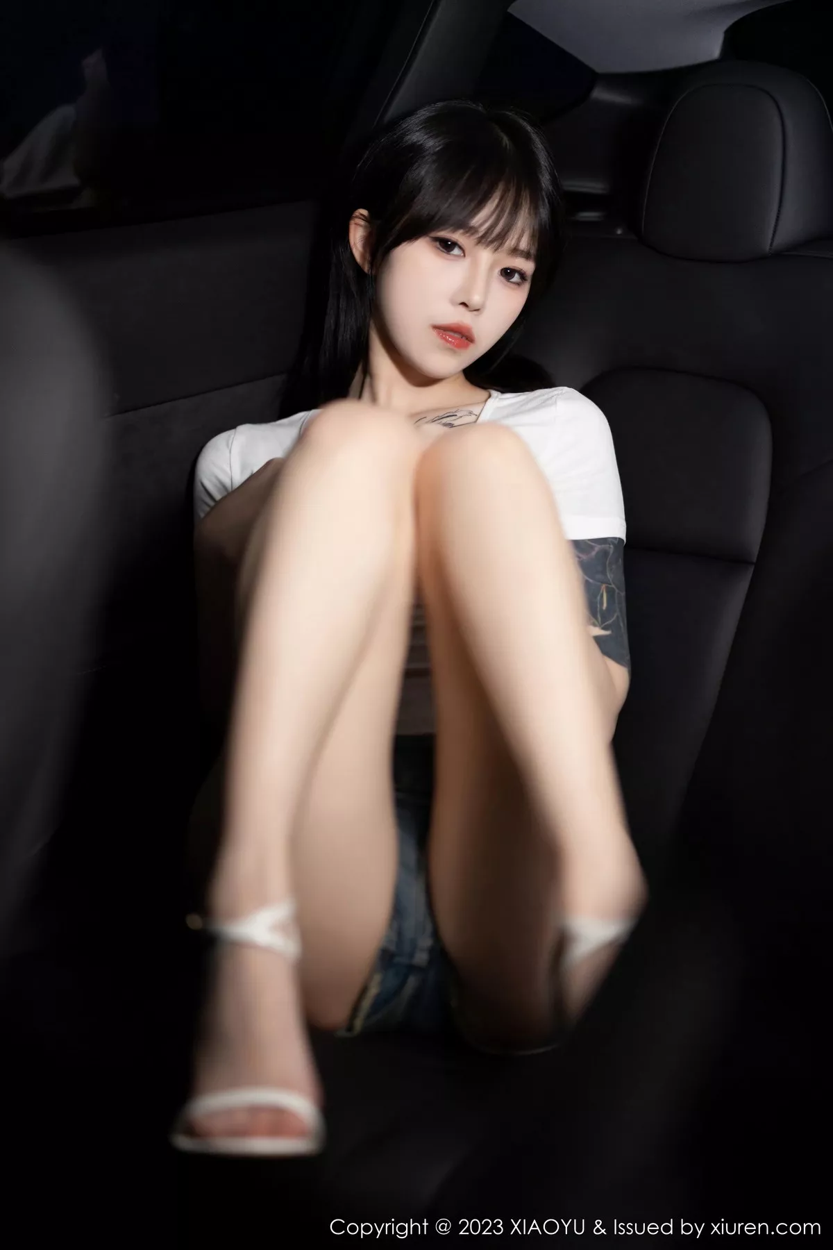 秀人集.com_[XiaoYu画语界]Vol.1096_模特奶瓶.性感白T配超短牛仔裤露白色内衣秀曼妙身姿诱惑写真90P