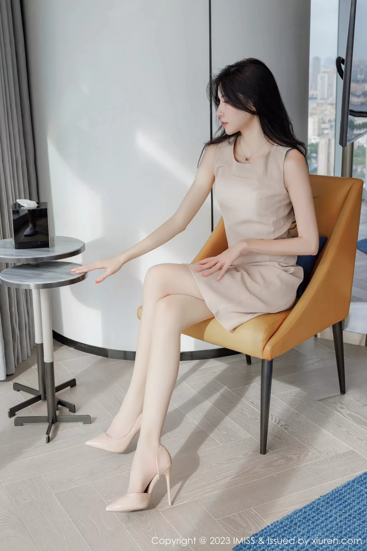 秀人集.com_[IMISS爱蜜社]Vol.746_模特泥鳅鳅酒店性感杏色时尚套装露淡蓝蕾丝内衣迷人诱惑写真54P