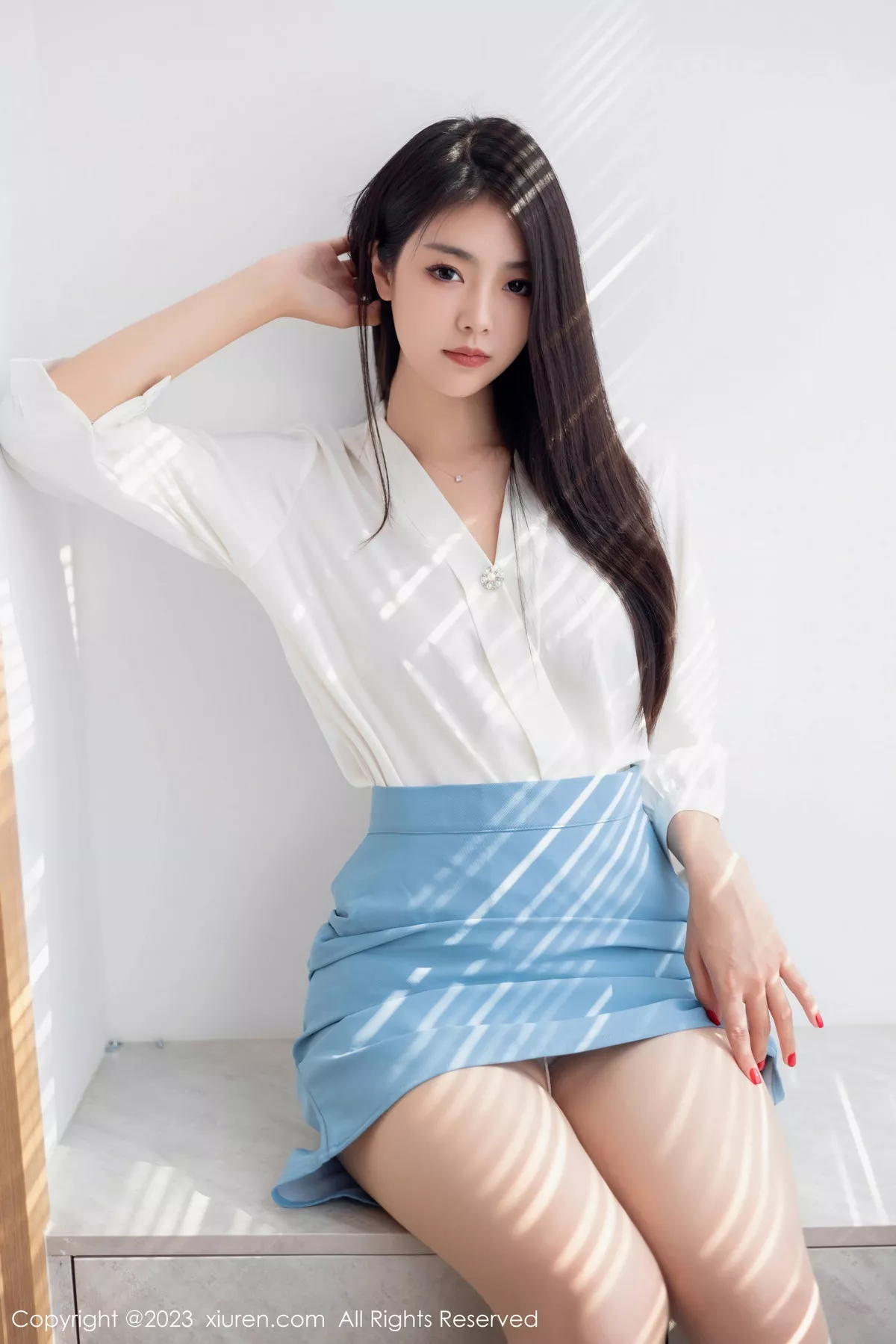 秀人集.com_[XiuRen秀人网]No.7314_模特可乐Vicky性感白色上衣配蓝色裙露原色丝袜迷人诱惑写真81P