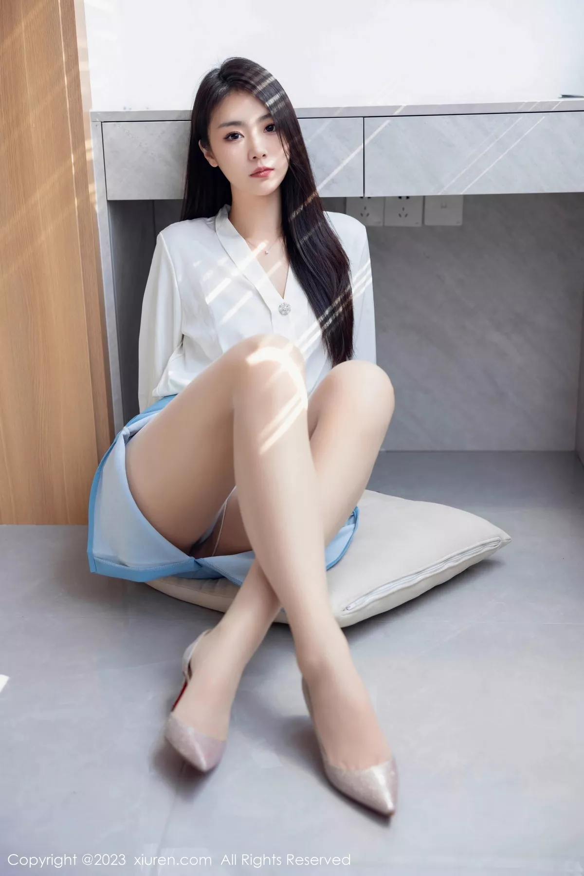 秀人集.com_[XiuRen秀人网]No.7314_模特可乐Vicky性感白色上衣配蓝色裙露原色丝袜迷人诱惑写真81P