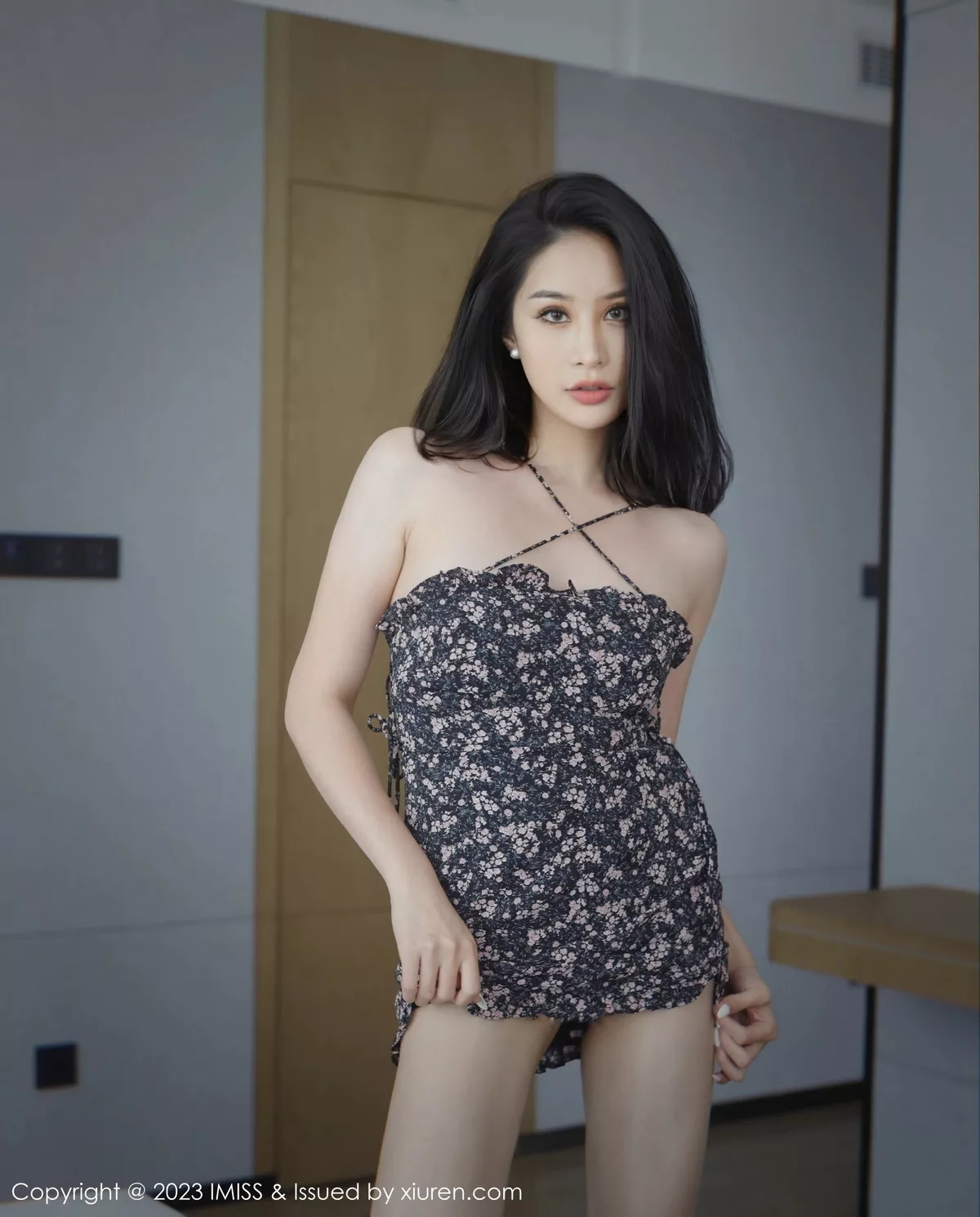 秀人集.com_[IMISS爱蜜社]Vol.747_丽质模特Jermy性感黑色露肩连衣短裙露杏色内衣完美诱惑写真45P