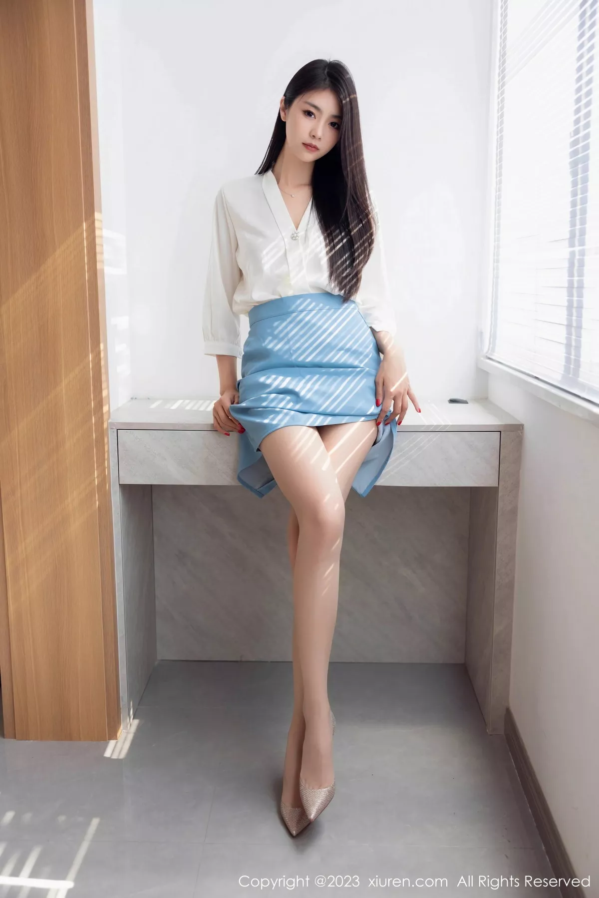 秀人集.com_[XiuRen秀人网]No.7314_模特可乐Vicky性感白色上衣配蓝色裙露原色丝袜迷人诱惑写真81P