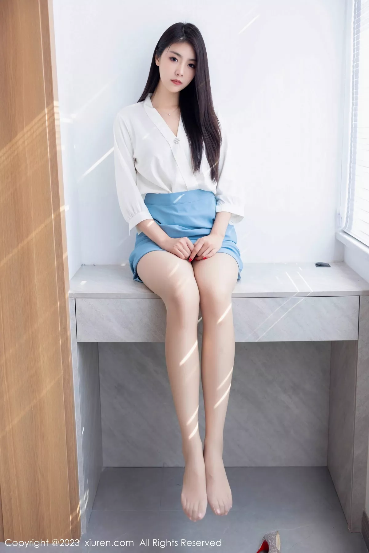 秀人集.com_[XiuRen秀人网]No.7314_模特可乐Vicky性感白色上衣配蓝色裙露原色丝袜迷人诱惑写真81P