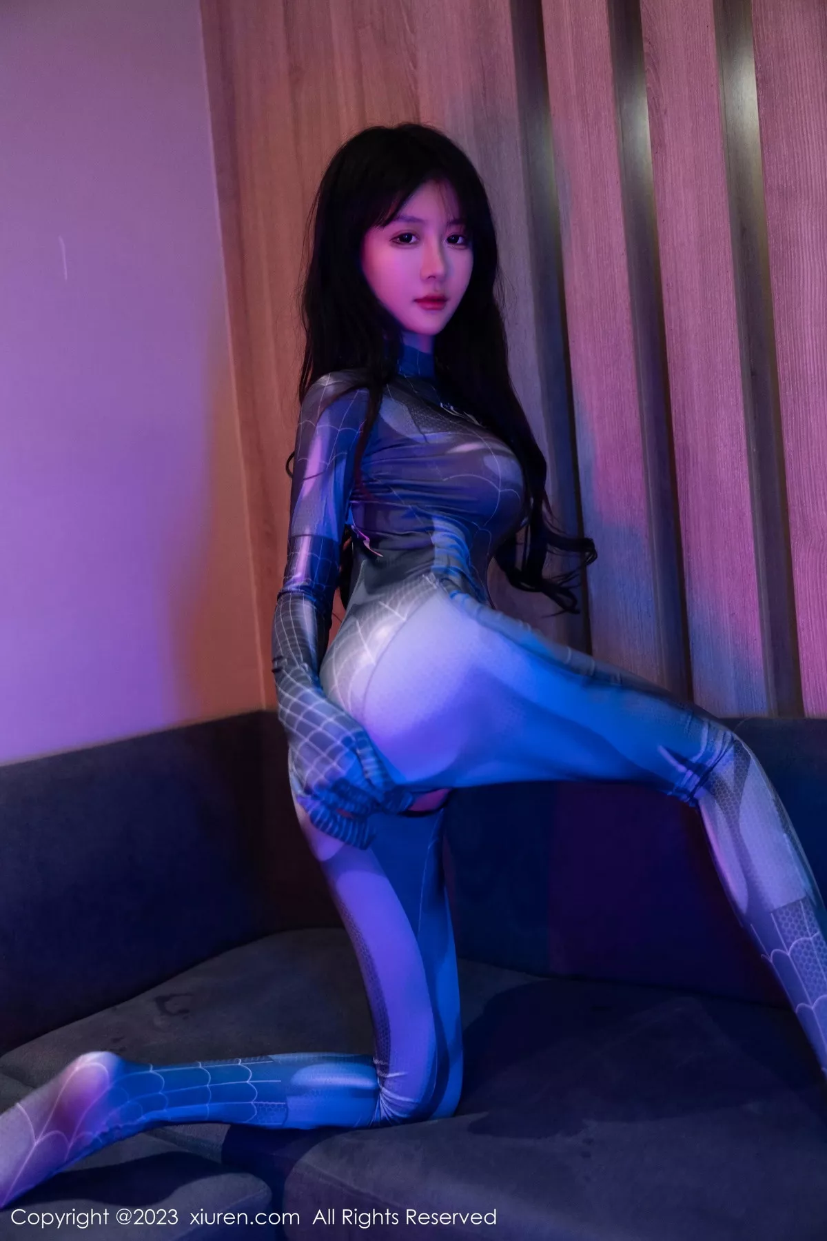 秀人集.com_[XiuRen秀人网]No.7326_模特幼幼暗色灯光下性感银灰蜘蛛侠服紧身秀完美身材诱惑写真77P